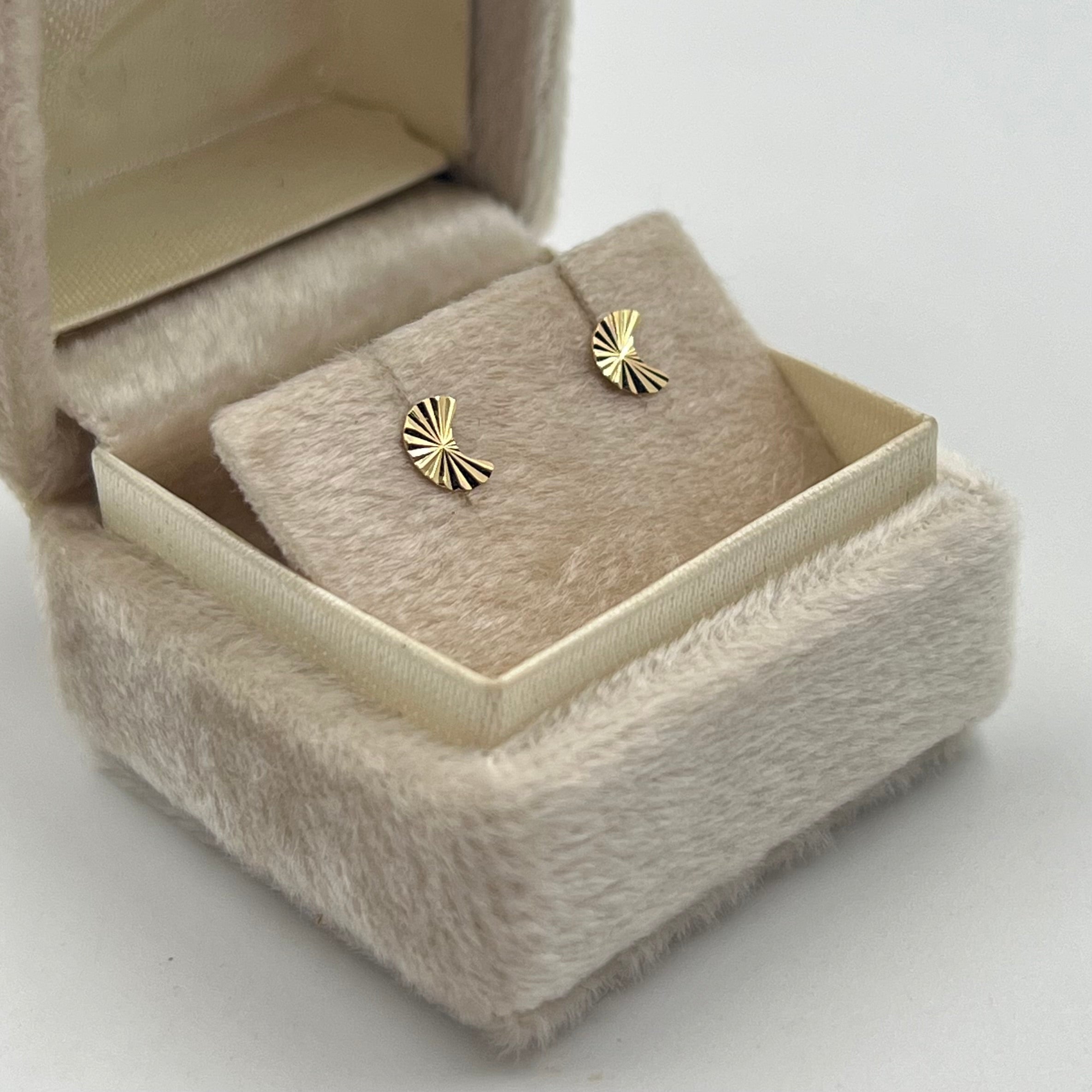 TOPOS MEDIA LUNA DIAMANTADA ORO AMARILLO 18K 0,53 GR / 4 MM