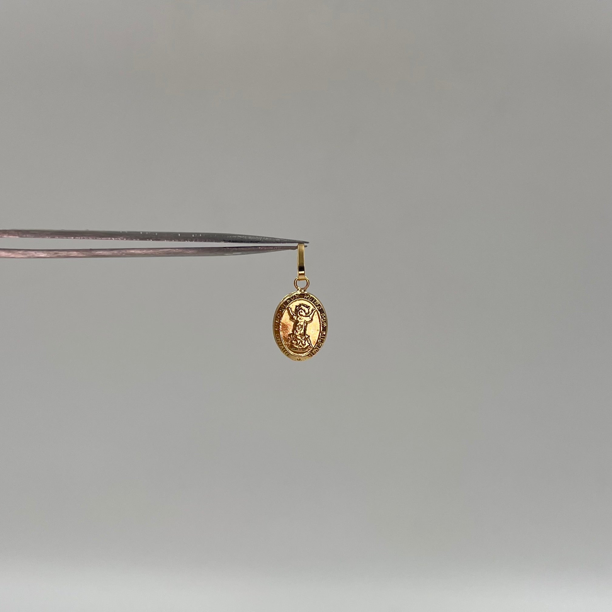 DIJE DIVINO NIÑO  ORO AMARILLO 18K 0,61 GR / 9 MM / 1,5 CM