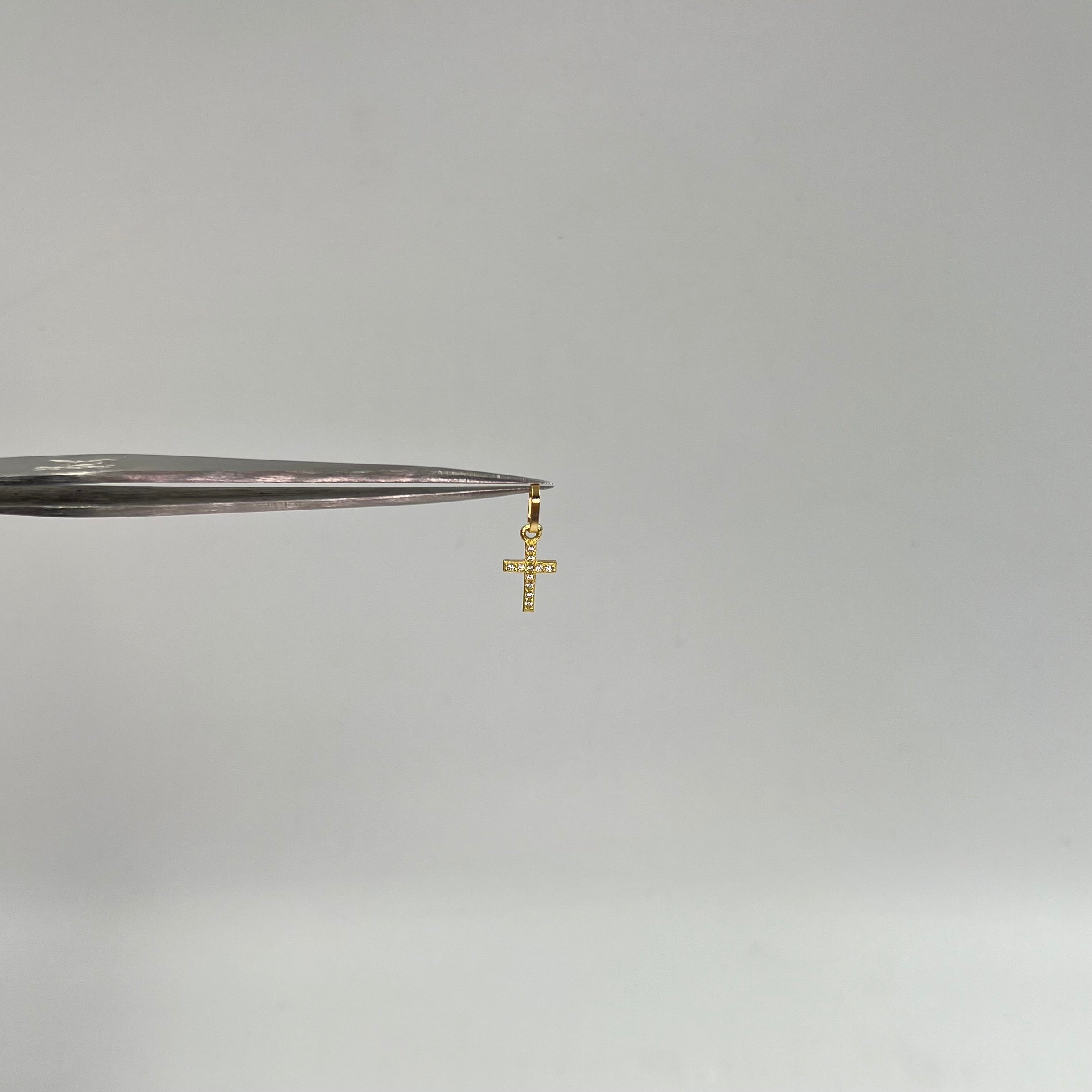 DIJE CRUZ CASTING BLANCO  ORO AMARILLO 18K +1 / 0,43 GR / 1,5 MM / 1,1 CM