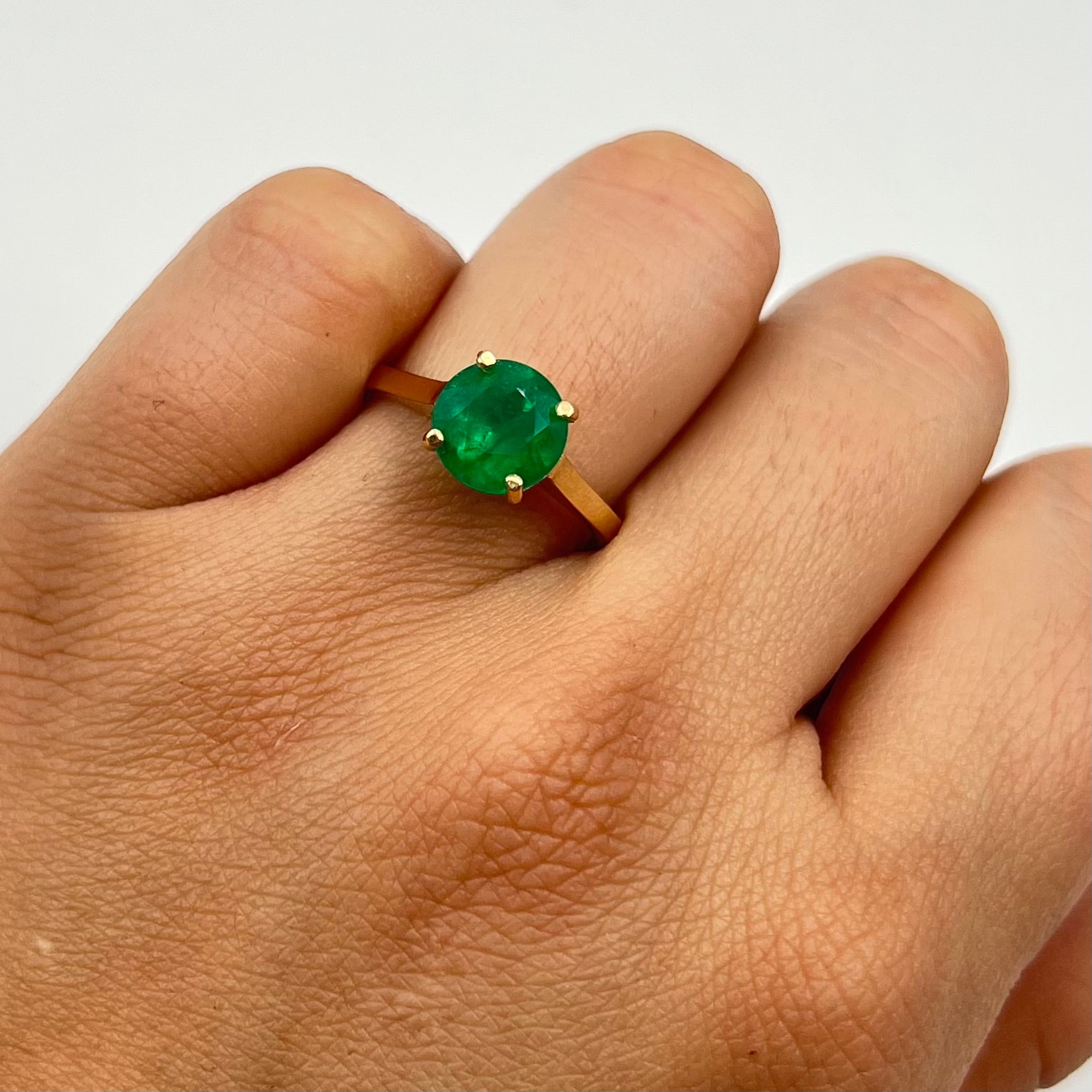 ANILLO ESMERALDA 1.6 CT ORO AMARILLO 18K / TALLA 6 3/4 / 3,35 GR