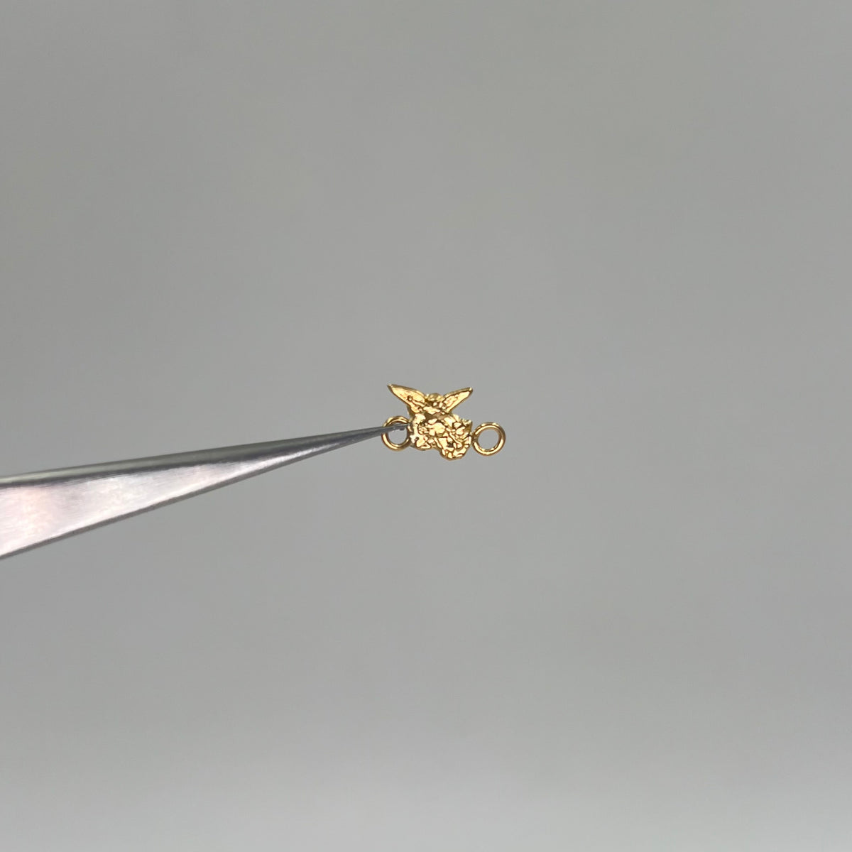 HERRAJE SAN MIGUEL ARCANGEL SILUETA ORO AMARILLO 18K 0,21 GR / 1 CM