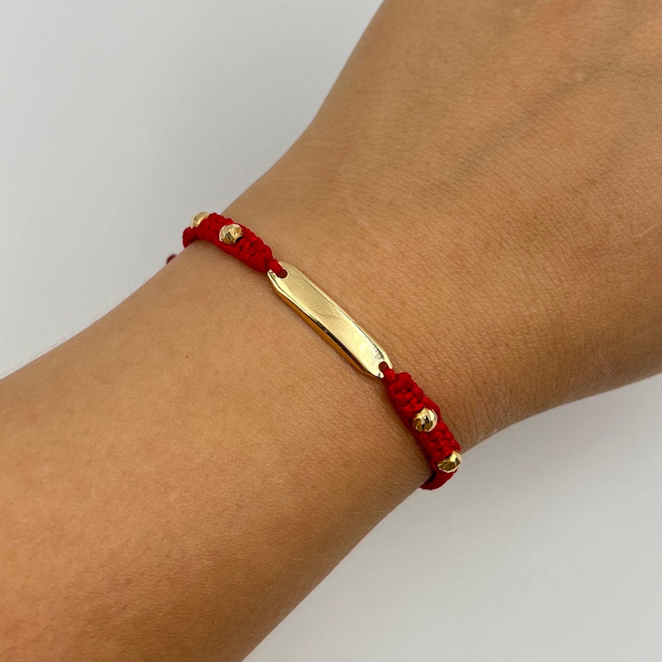 PULSERA TEJIDA ROJA / PLACA / BOLA DIAMANTADA 4 MM