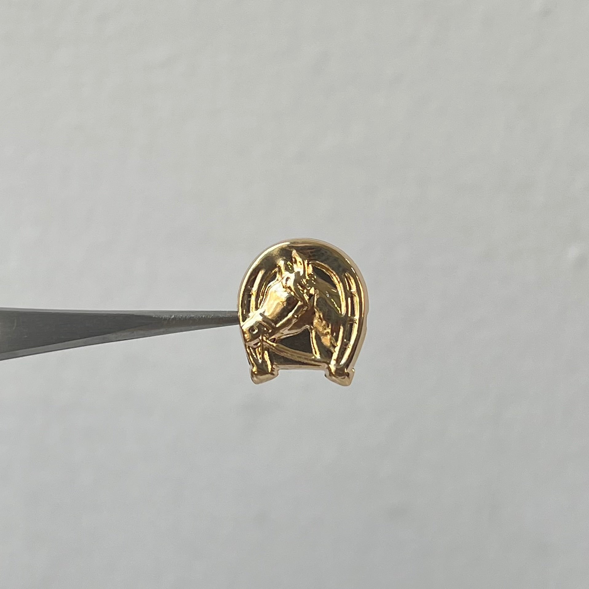 HERRAJE CABALLO ORO AMARILLO 18K 1,06 GR / 1,5 CM
