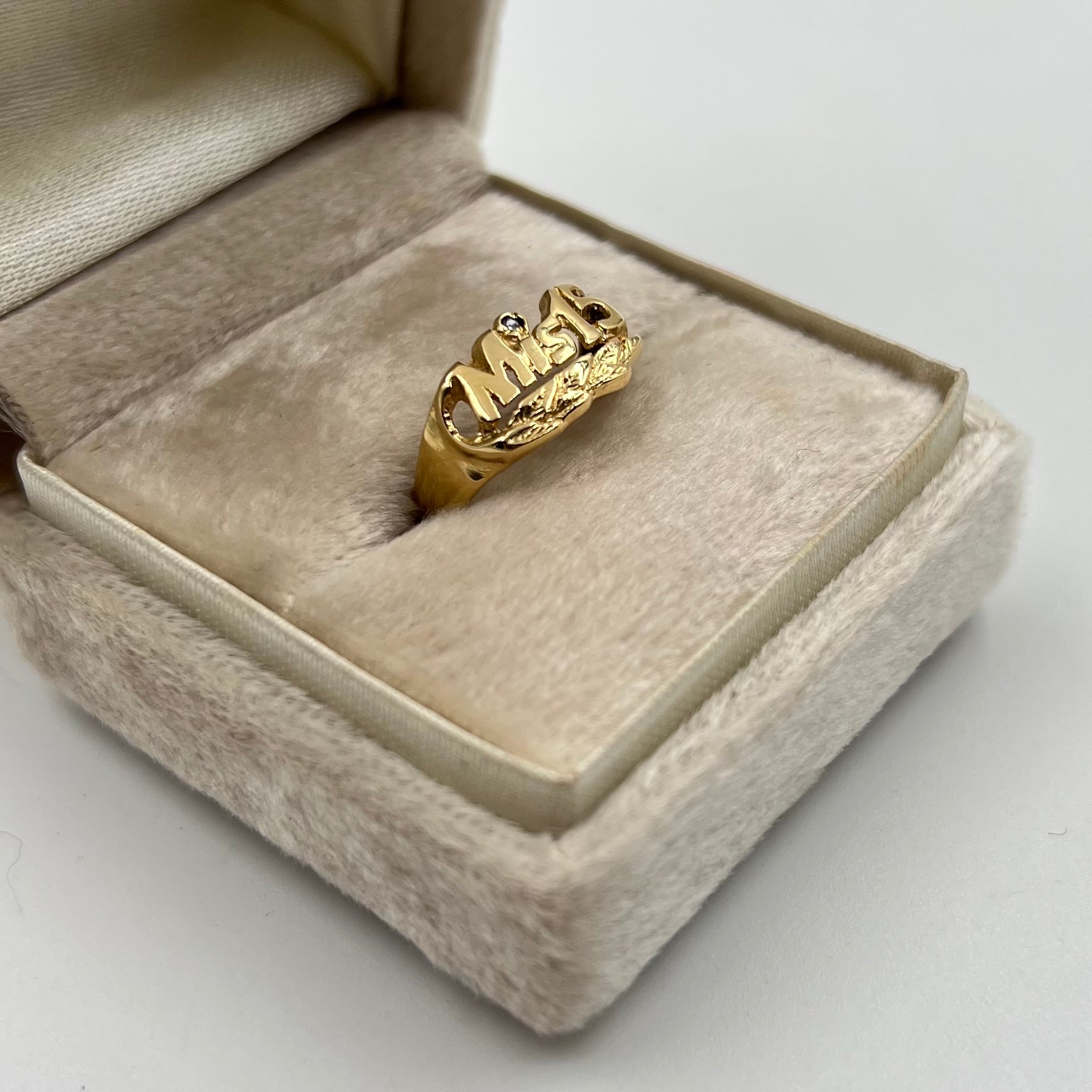 ANILLO 15 AÑOS LISO ORO AMARILLO 18K / TALLA 6 / 2,29 GR / 8 MM