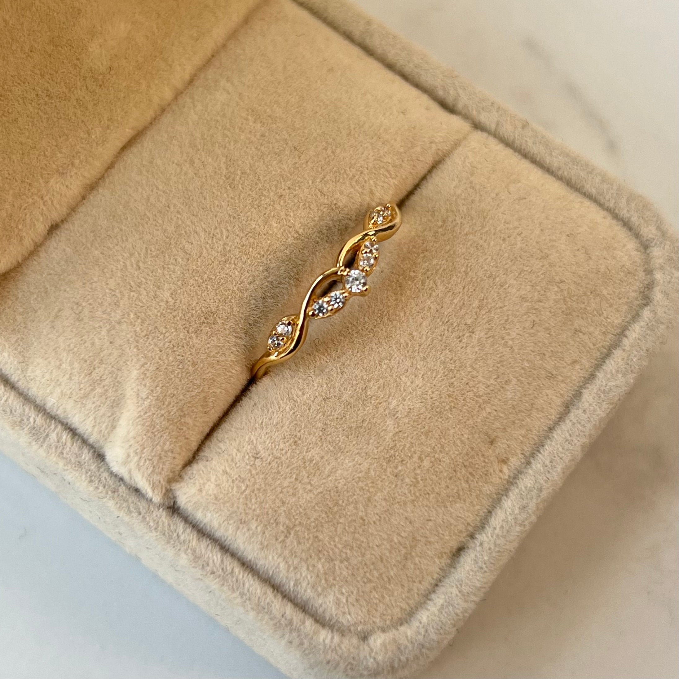 ANILLO ENTRELAZADO CON CIRCONES  ORO AMARILLO 18K / TALLA 7/3 / +2 / 1,64GR / 1,3 MM
