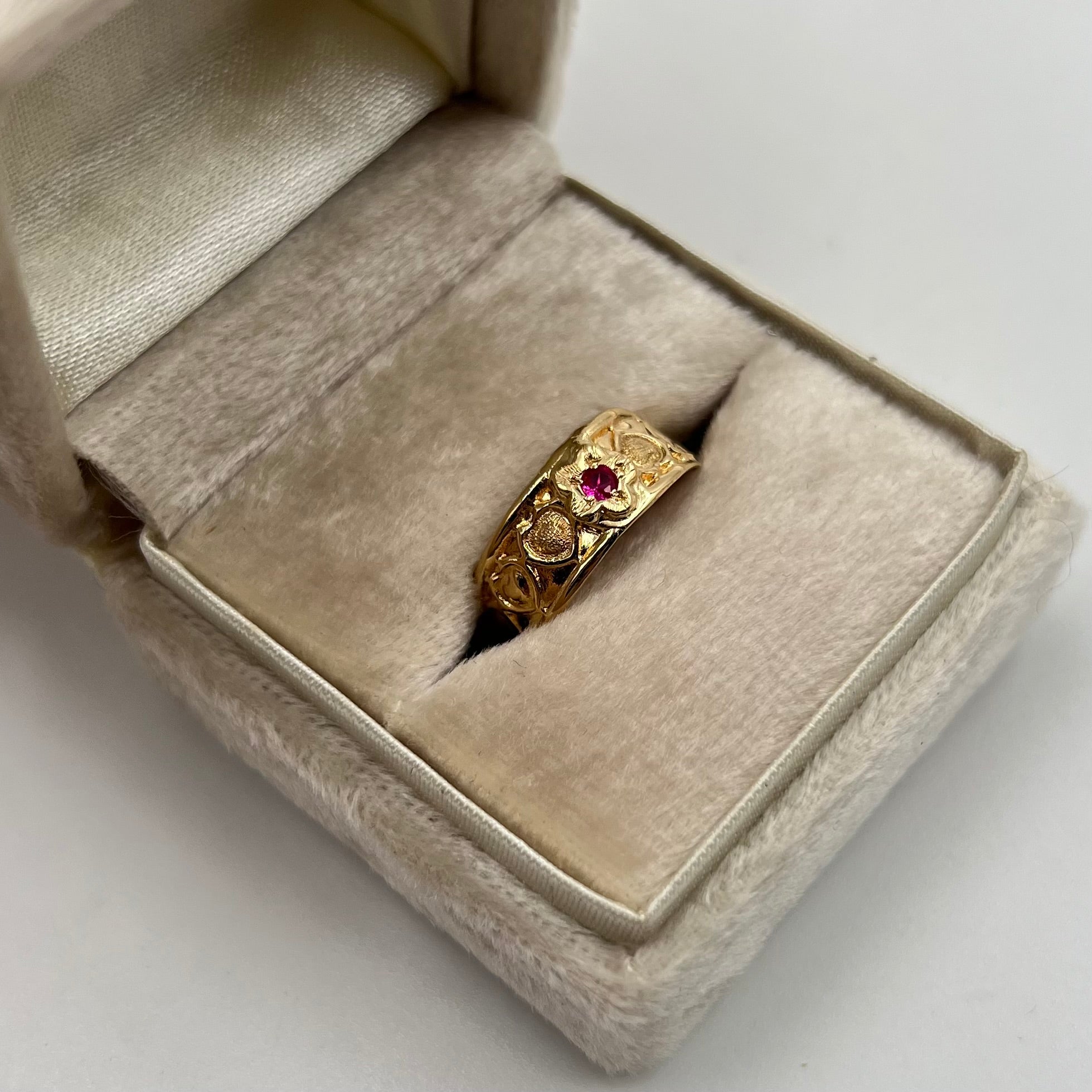ANILLO FLOR CIRCON FUCSIA  ORO AMARILLO 18K / TALLA 7/5 / 2,12 GR / 7 MM