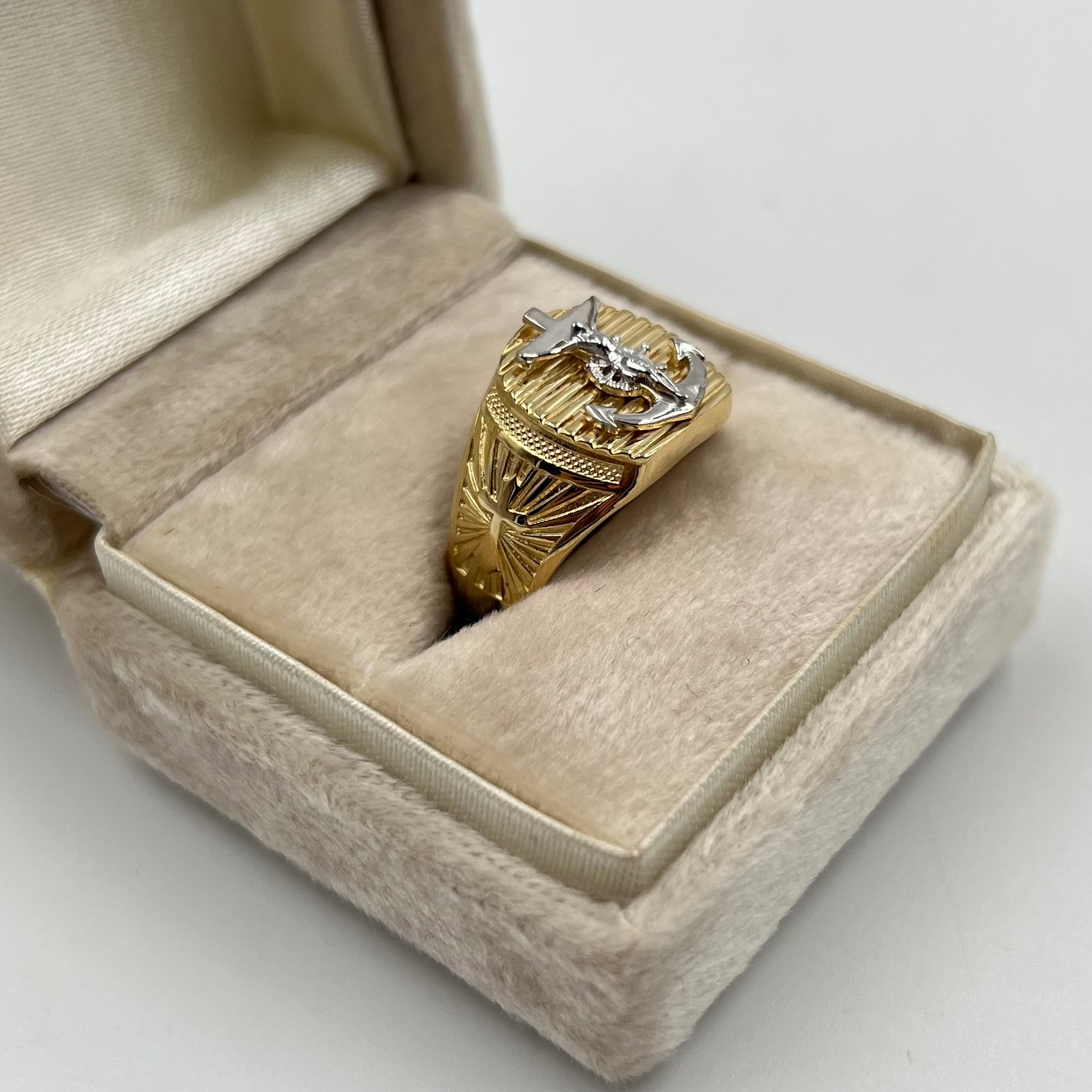 ANILLO  CRISTO ANCLA ORO AMARILLO Y ORO BLANCO 18K / TALLA 10 / 7,02 GR / 14 MM