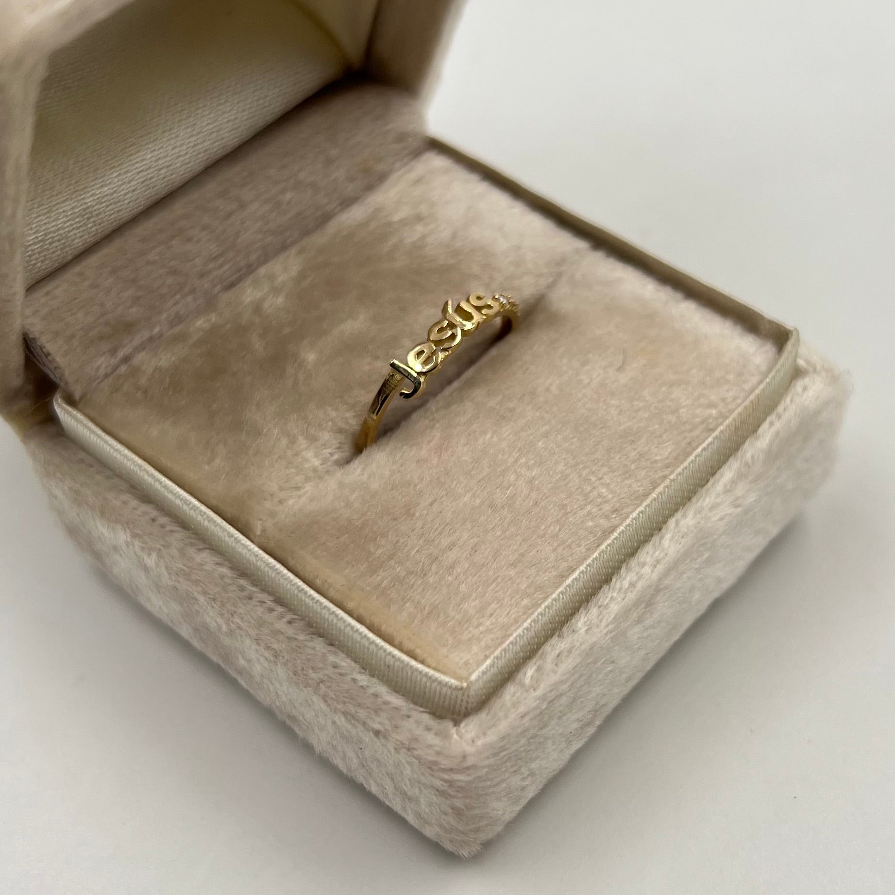 ANILLO JESUS CIRCONES BLANCOS  ORO AMARILLO 18K / TALLA 6/5 / 1,13 GR / 3 MM