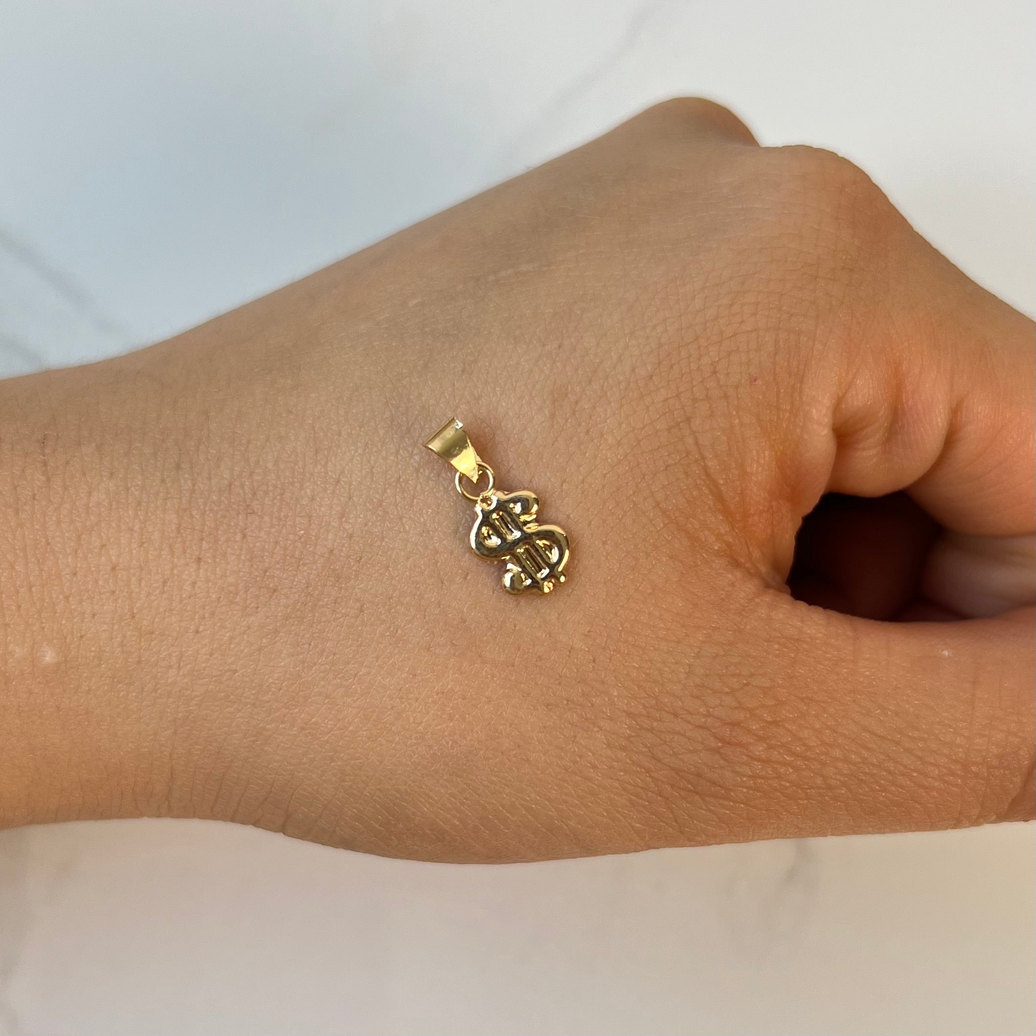 DIJE SIGNO PESO  ORO AMARILLO 18K 0,42 GR / 0,8 MM / 1,6 CM