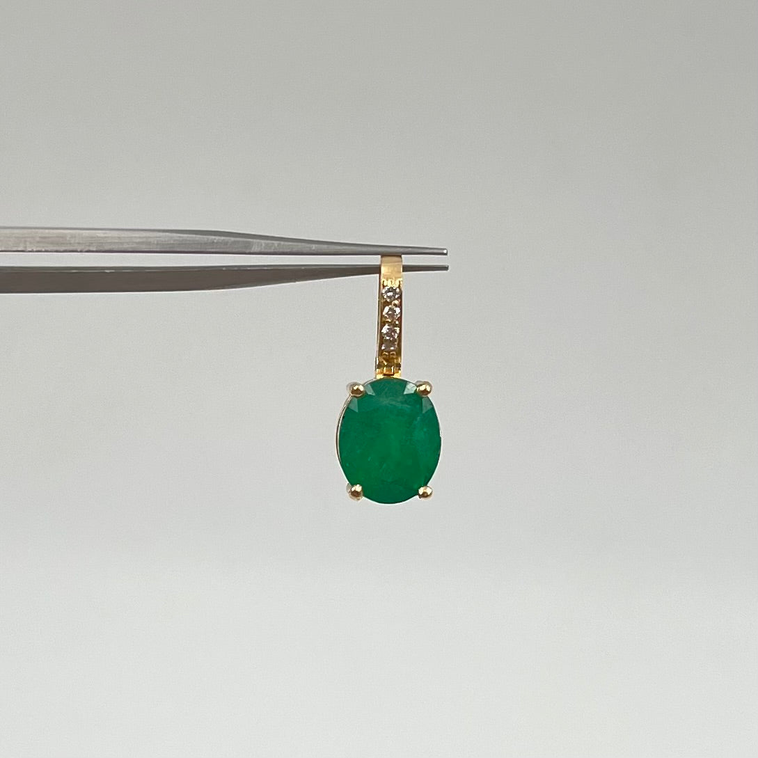 DIJE OVALO ESMERALDA 2.24 CT Y DIAMANTE 0.04 CTO RO AMARILLO 18K 1,74 GR / 7MM / 1.8 CM