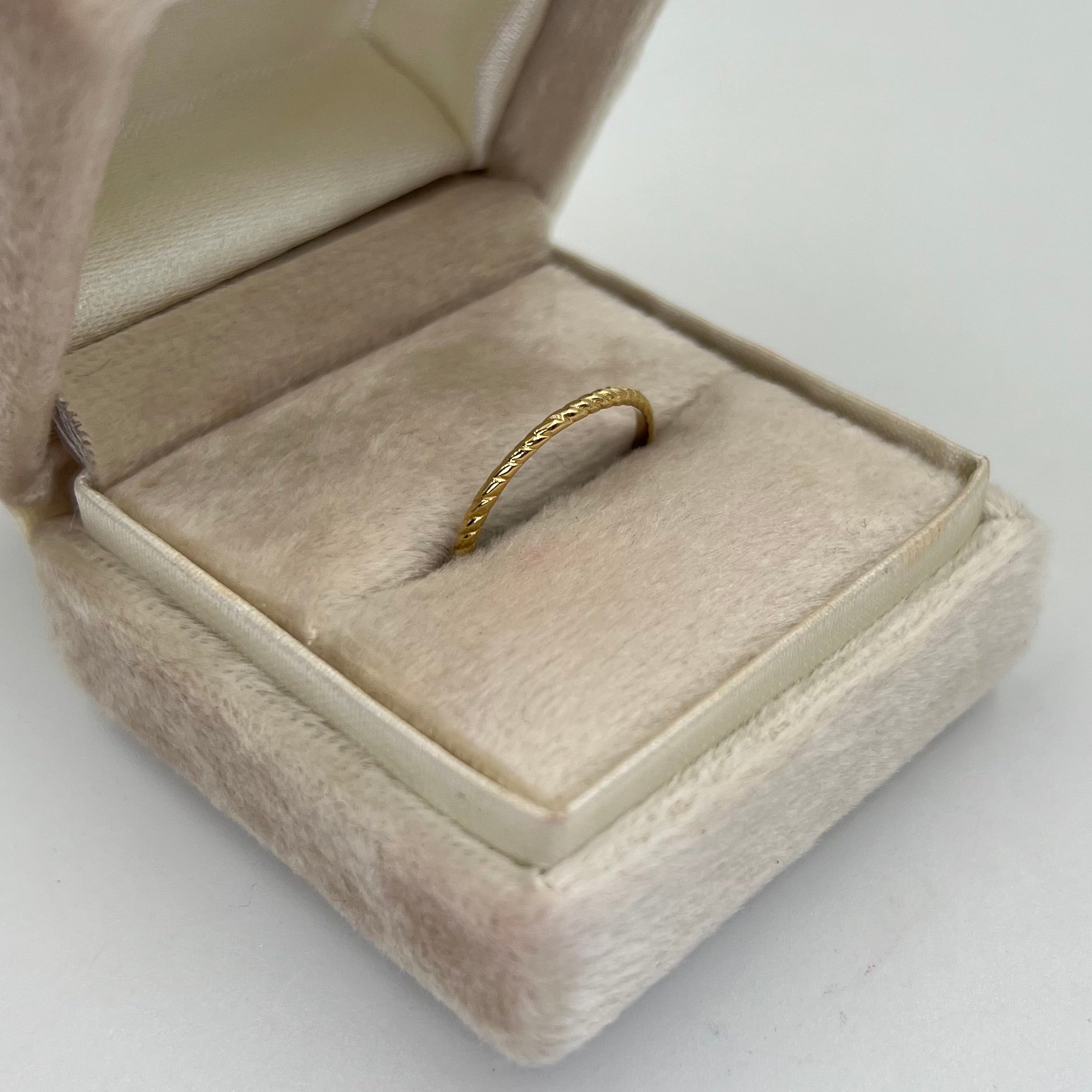ANILLO ARGOLLA TRENZA ORO AMARILLO 18K / TALLA 6 / 0,85 GR / 1,5 MM