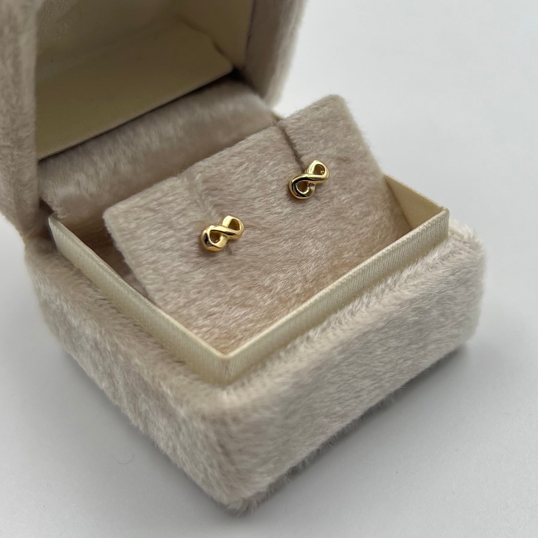 TOPOS INFINITO  ORO AMARILLO 18K 0,63 GR / 6 MM