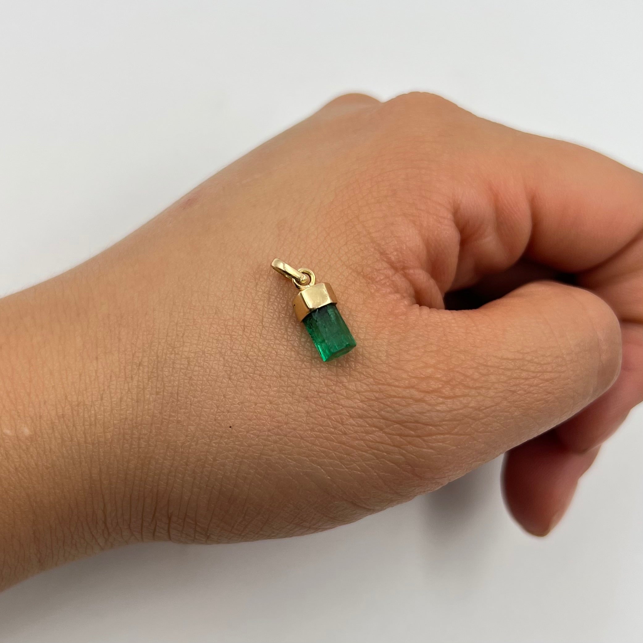 DIJE ESMERALDA 2 CT ORO AMARILLO 18K / 0,9 GR / 5,4 MM / 1,2CM