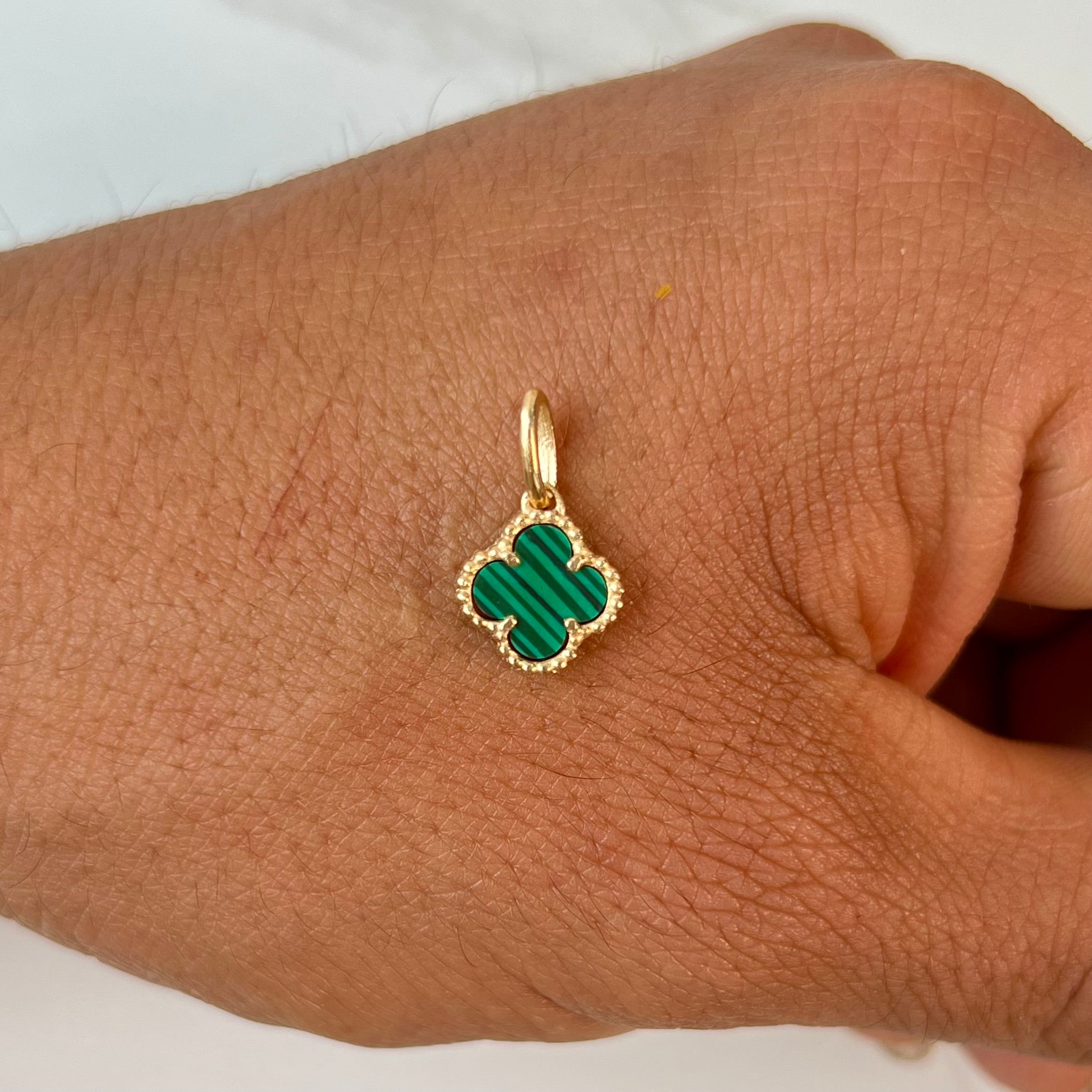 DIJE TREBOL VERDE ORO AMARILLO 18K 1,1 GR / 10 MM / 1,1 CM
