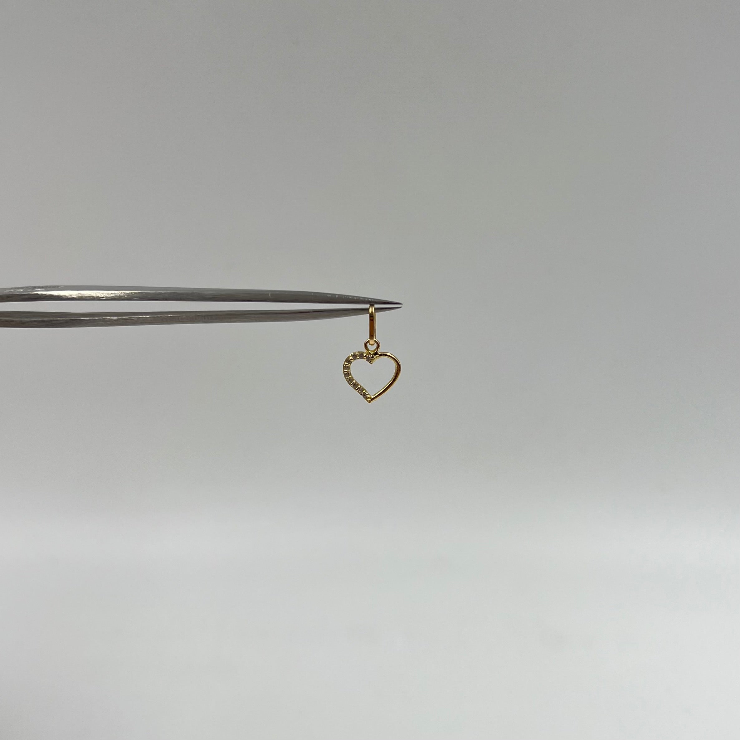 DIJE CORAZON SILLUETA CASTING BLANCO  ORO AMARILLO 18K +1 / 0,38 GR / 9 MM / 1 CM