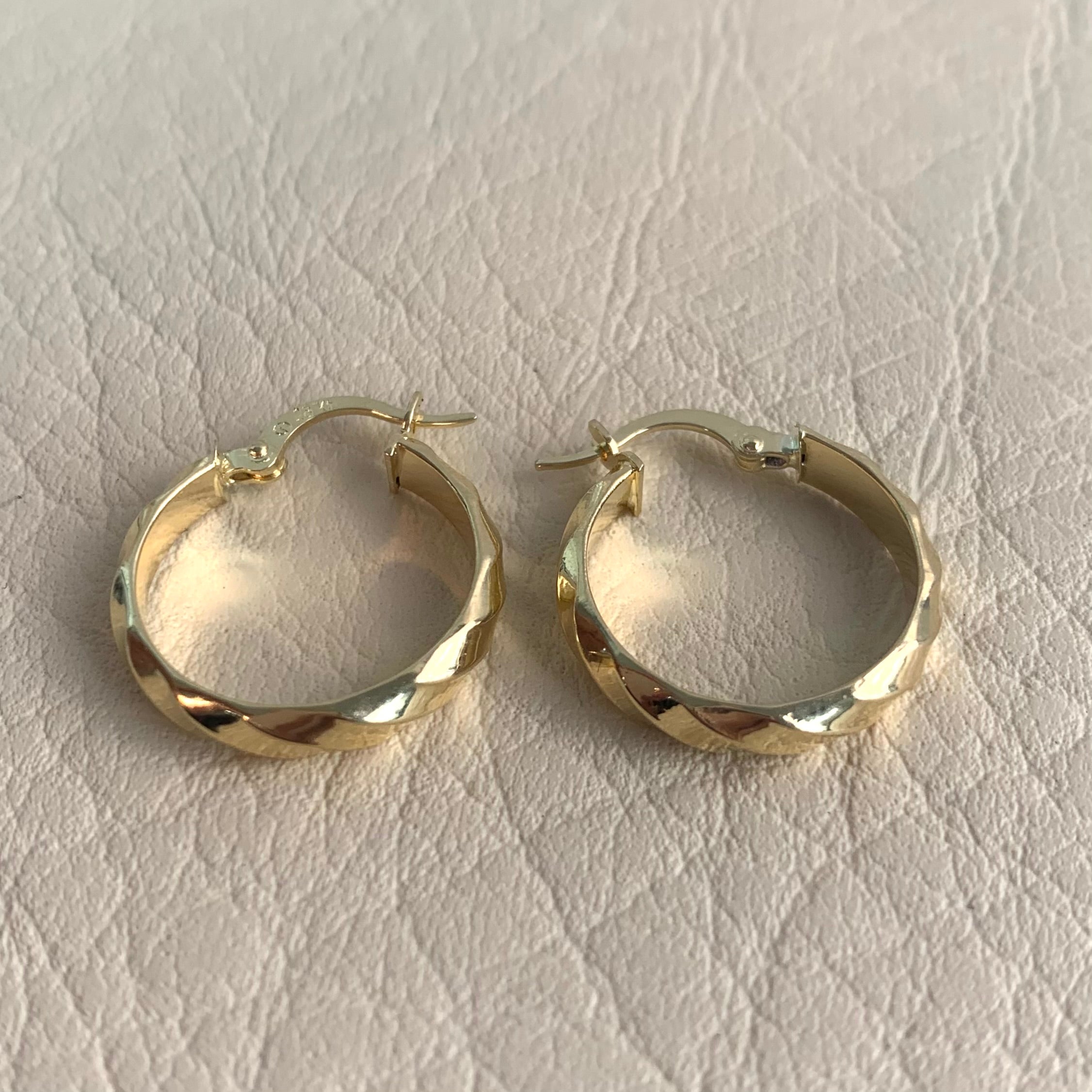 CANDONGA TEXTURA  ORO AMARILLO 18K 1,85 GR / 2,2 CM