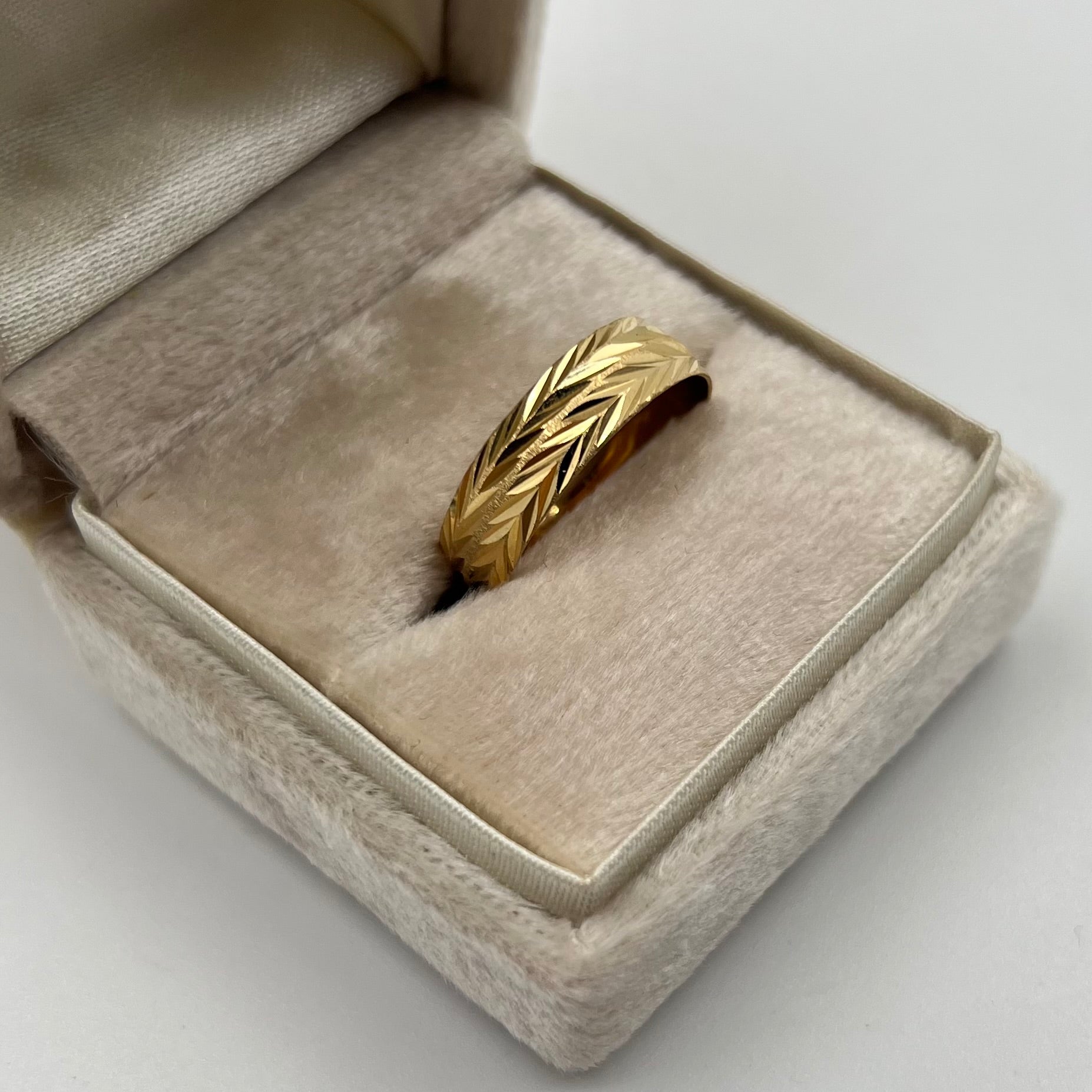 ANILLO ARGOLLA MATIZADA ESPIGA  ORO AMARILLO 18K / TALLA 11 / 1,85 GR / 6 MM