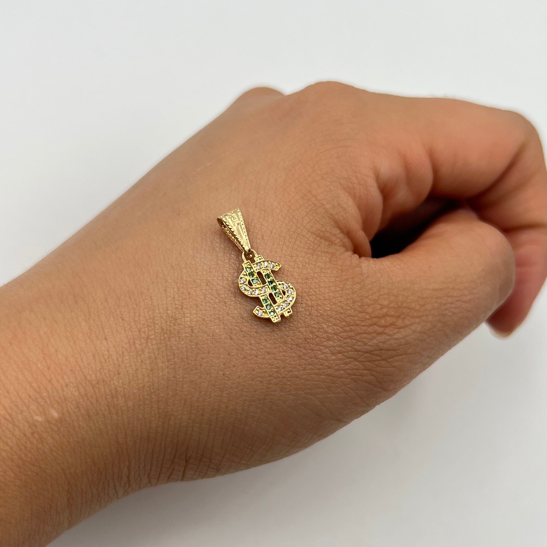 DIJE SIGNO DE PESO CON CIRCONES  ORO AMARILLO 18K 0,7 GR / 7 MM / 1,2 CM