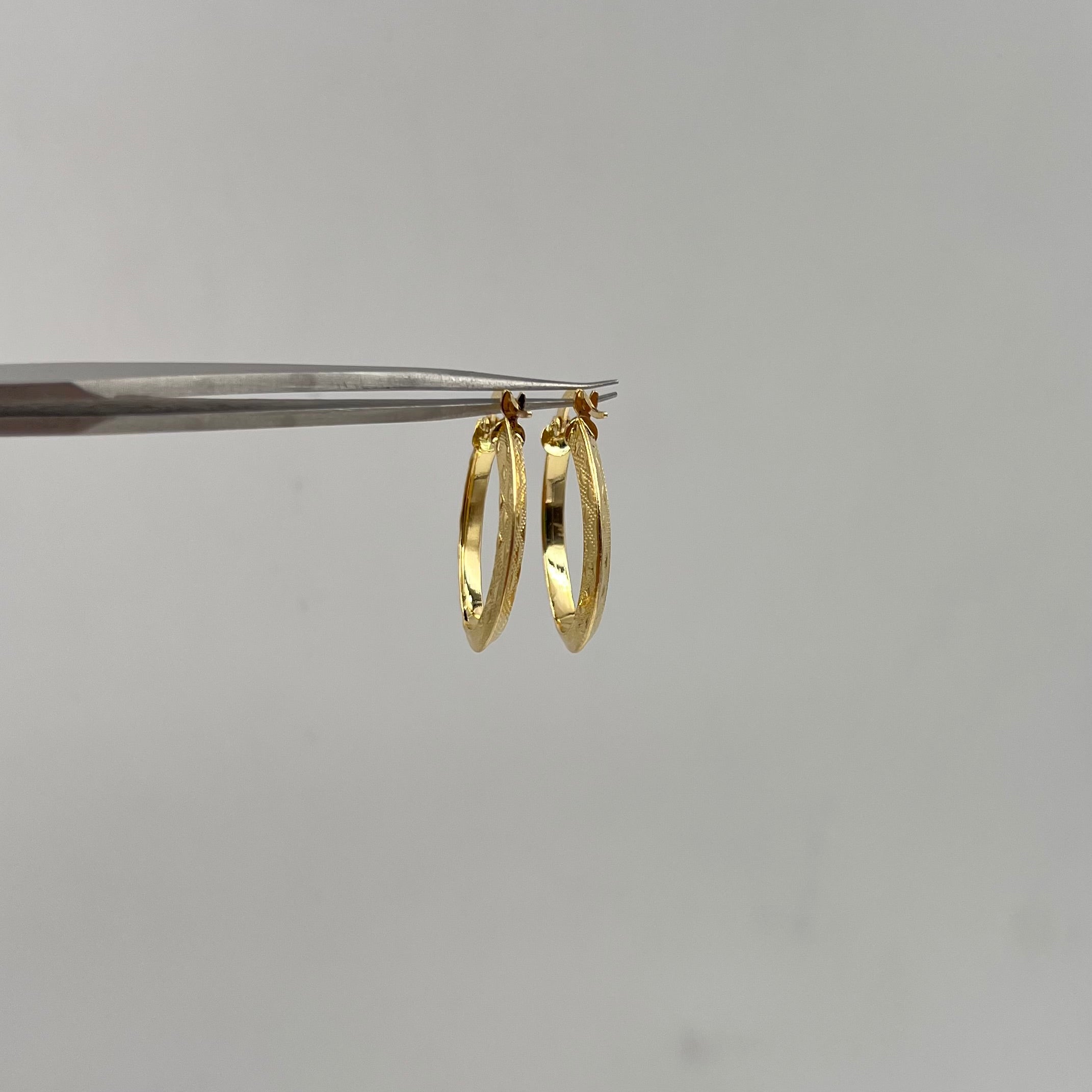 CANDONGA GRABADA OVALADA ORO AMARILLO 18K 1,84 GR / 1,9 CM