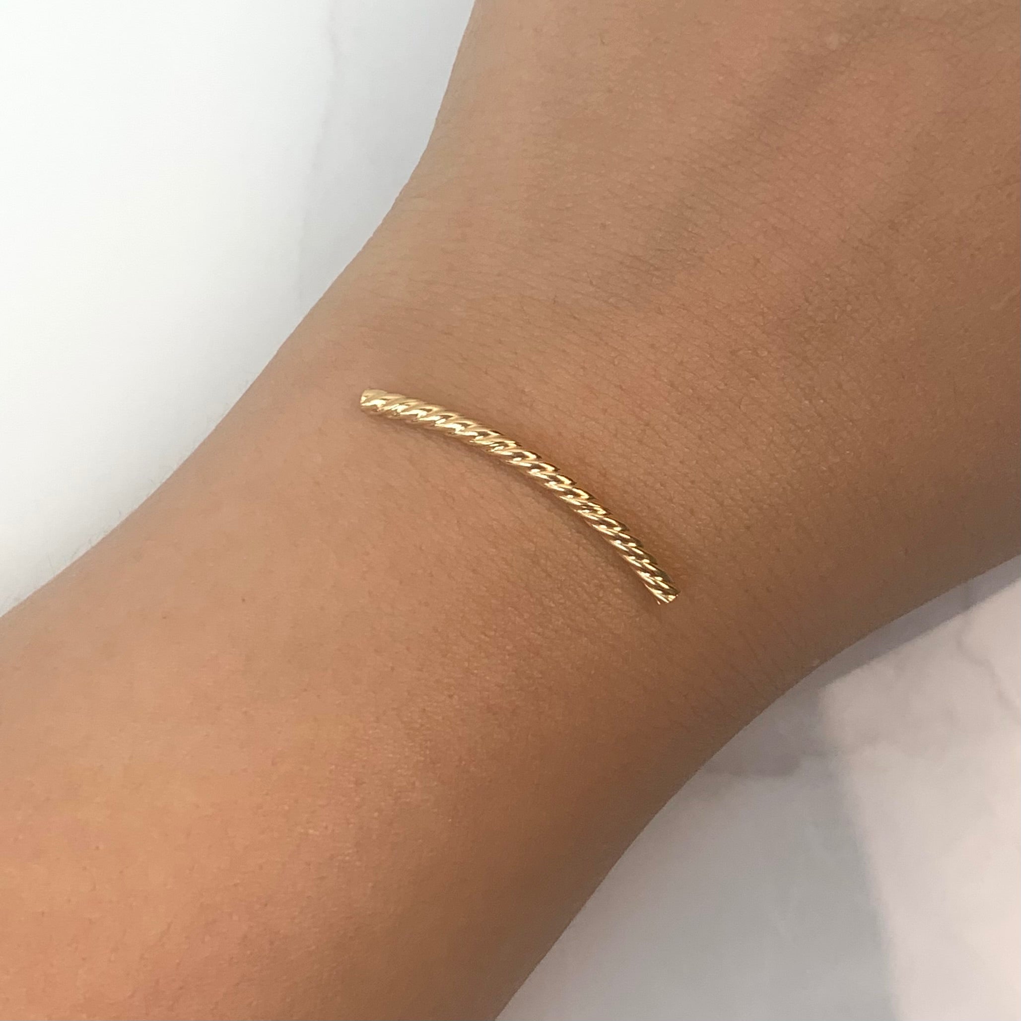 HERRAJE TUBO TRENZADO ORO AMARILLO 18K 0,30 GR / 32 CM