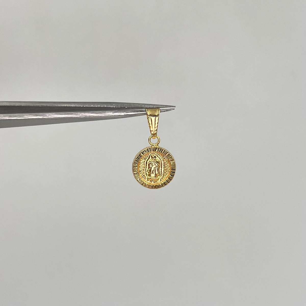 DIJE VIRGEN DE GUDALUPE TAMBOR ORO AMARILLO 18K 0,91 GR / 11 MM / 1,2 CM