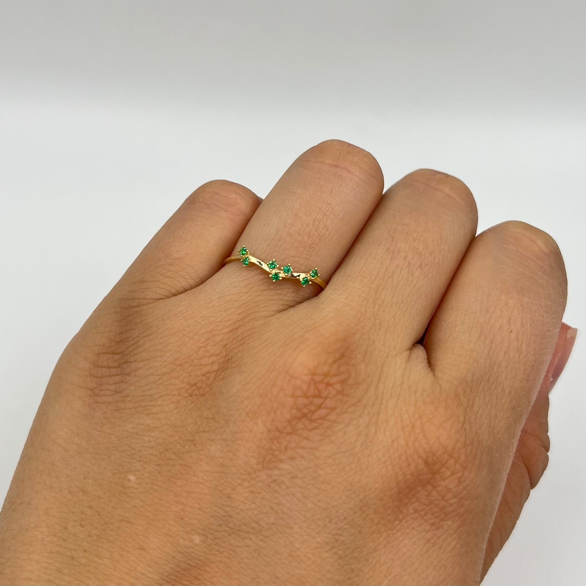 ANILLO CIRCONES VERDES ORO AMARILLO 18K / TALLA 7 / 0,73 GR / 1,3 MM