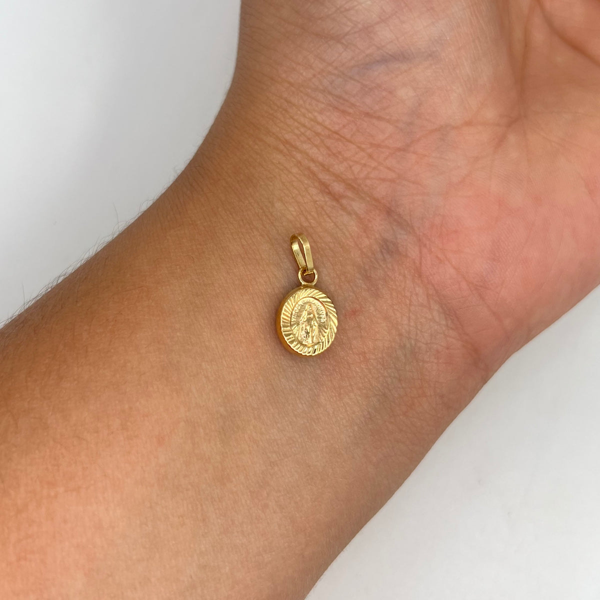 DIJE VIRGEN MILAGROSA ORO AMARILLO 18K 0,62 GR / 9 MM / 1 CM