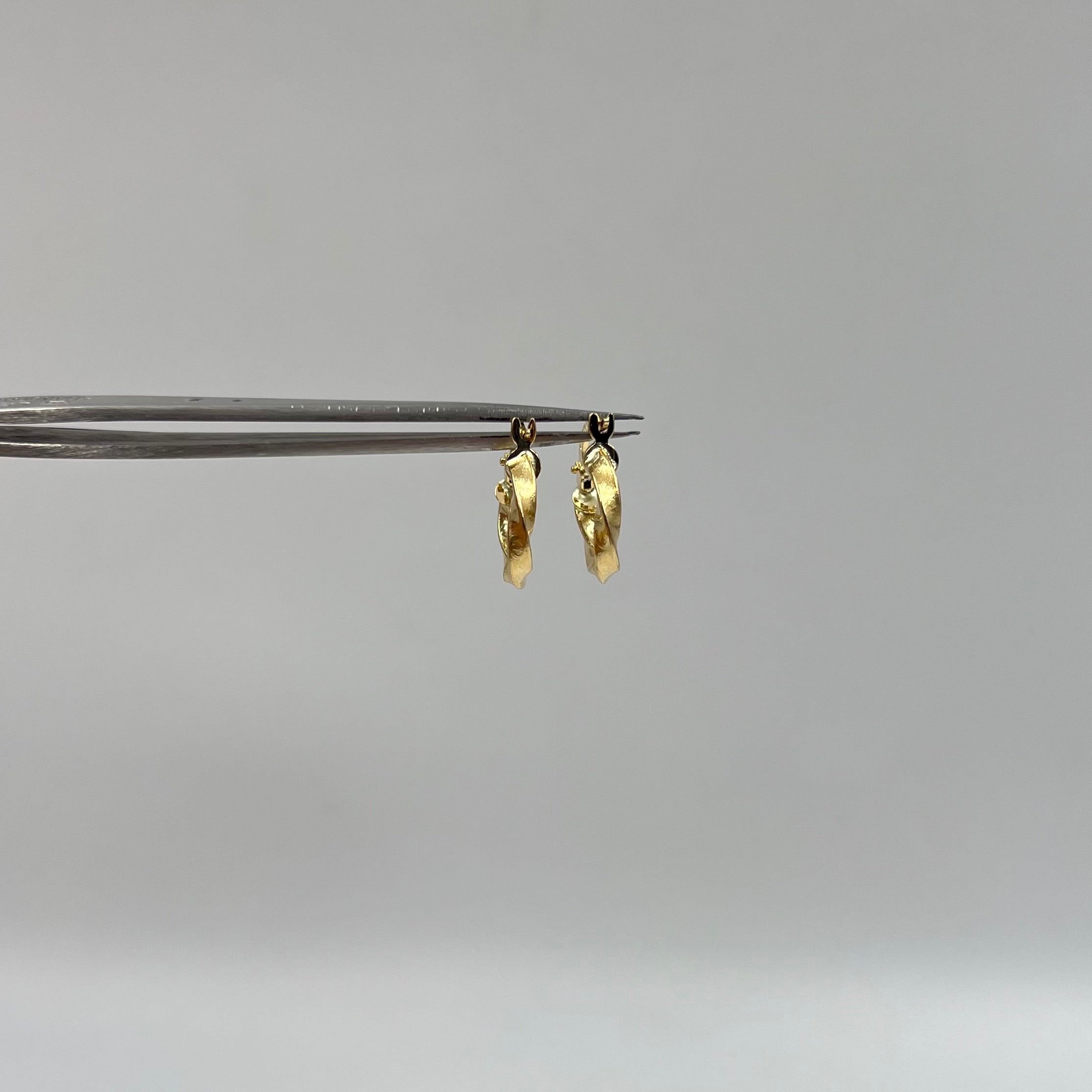 CANDONGA ENTORCHADA ORO AMARILLO 18K 1,20 GR / 1,5 CM
