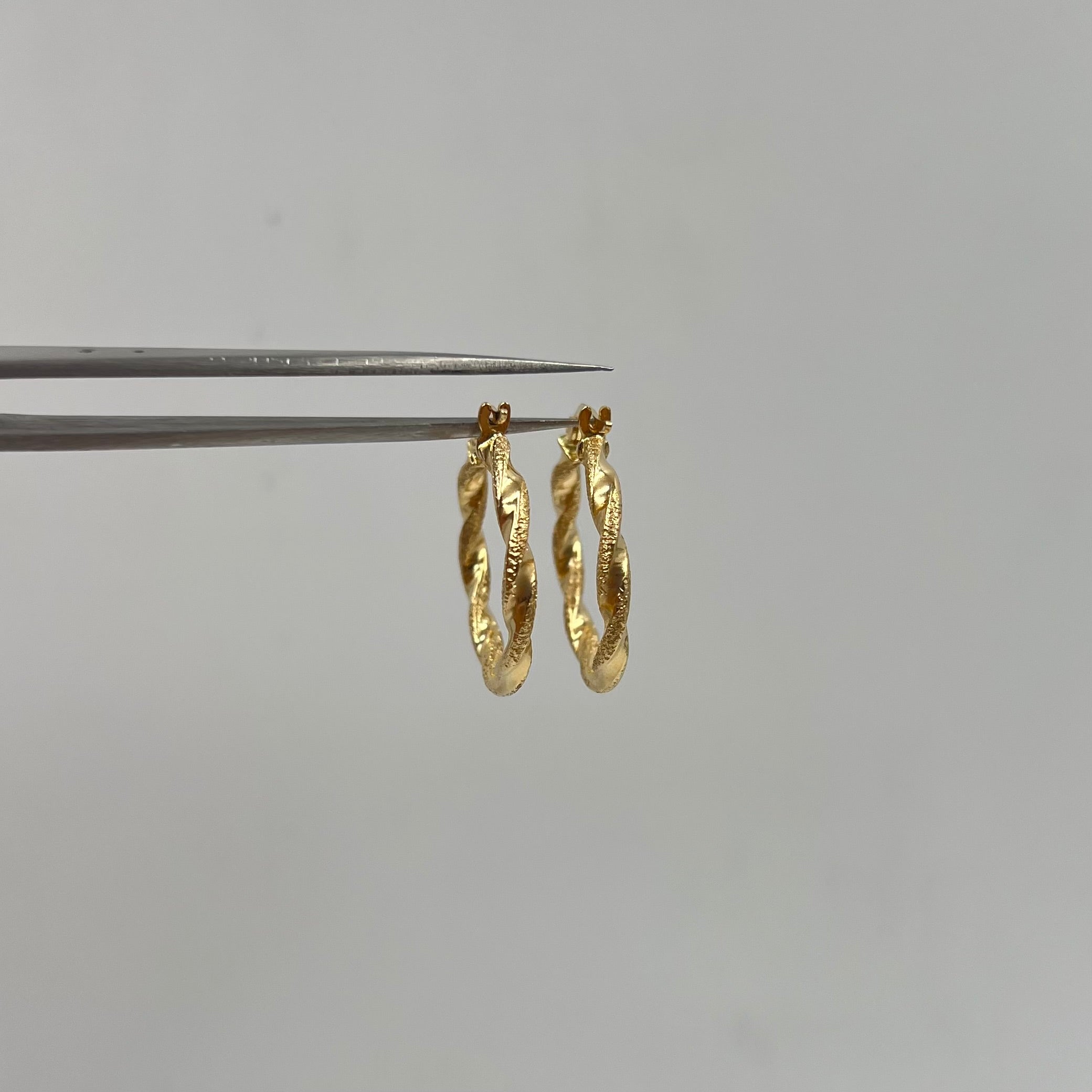 CANDONGA ENTORCHADA MATIZADA  ORO AMARILLO 18K 1,92 GR / 2,5 CM