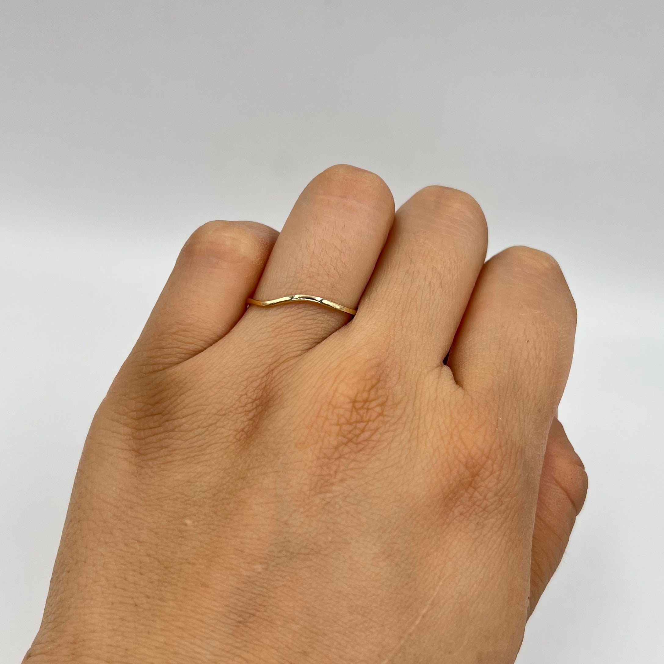 ANILLO ARGOLLA ONDULADO ORO AMARILLO 18K / TALLA 7/5 / 0,62 GR / 1,4 MM