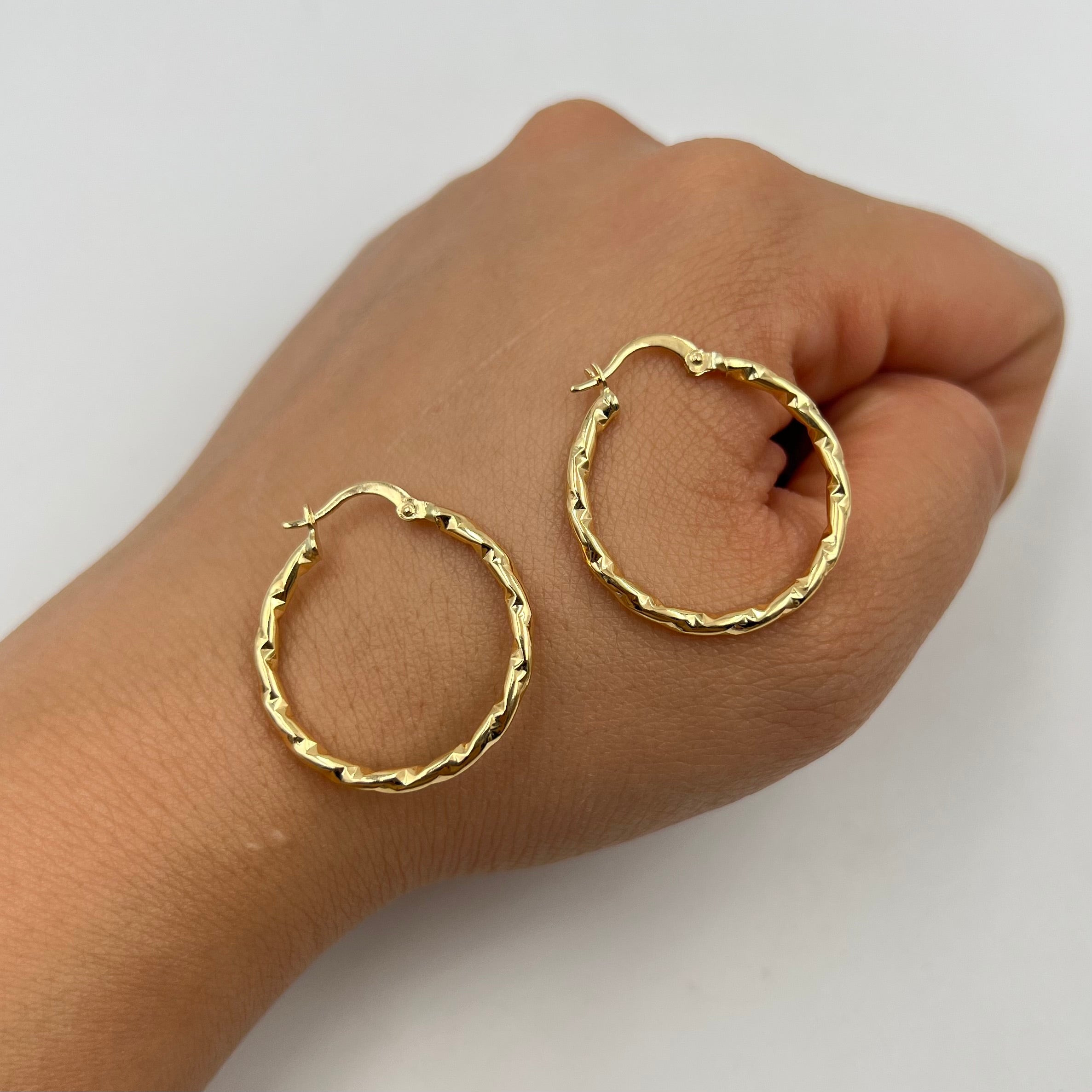 CANDONGA ENTORCHADA ORO AMARILLO 18K 1,83 GR / 2,7 CM