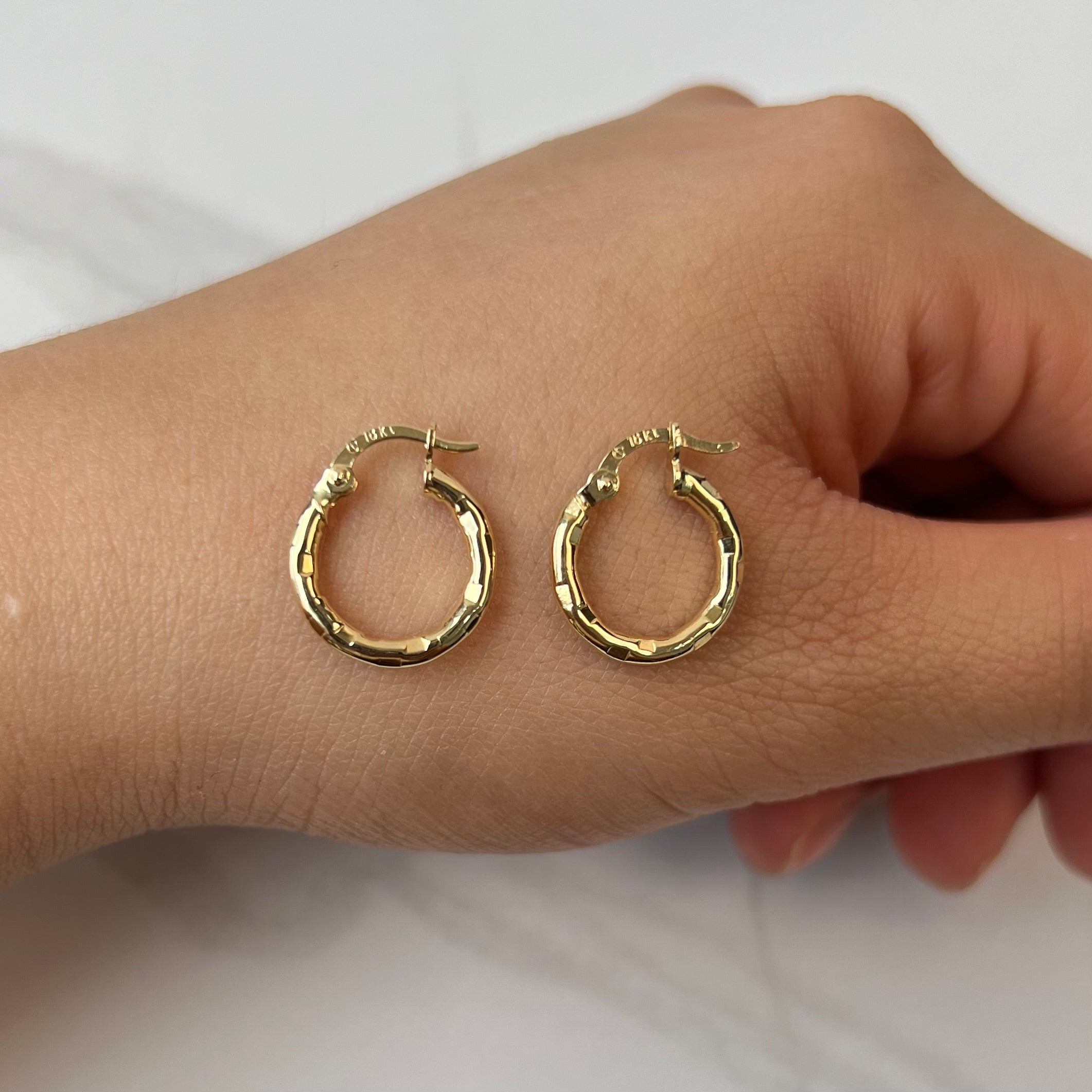 CANDONGA CUADROS ORO AMARILLO 18K 1,14 GR / 1,4 CM