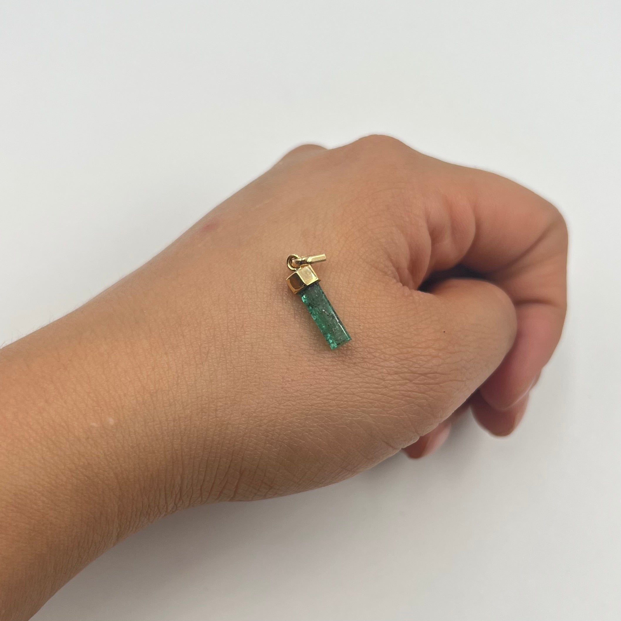 DIJE ESMERALDA 2 CT ORO AMARILLO 18K / 1,06 GR / 4,9 MM / 1.7CM