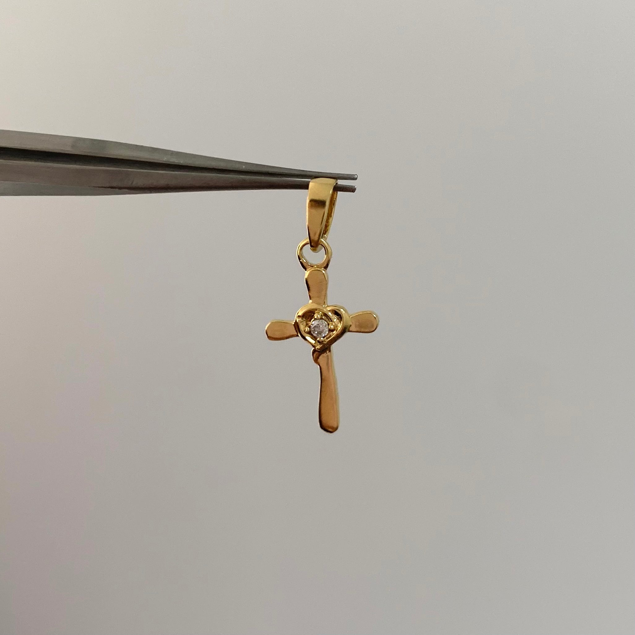 DIJE CRUZ CORAZON / CIRCON BLANCO  ORO AMARILLO 18K 0,7 GR / 9 MM / 1,6 CM