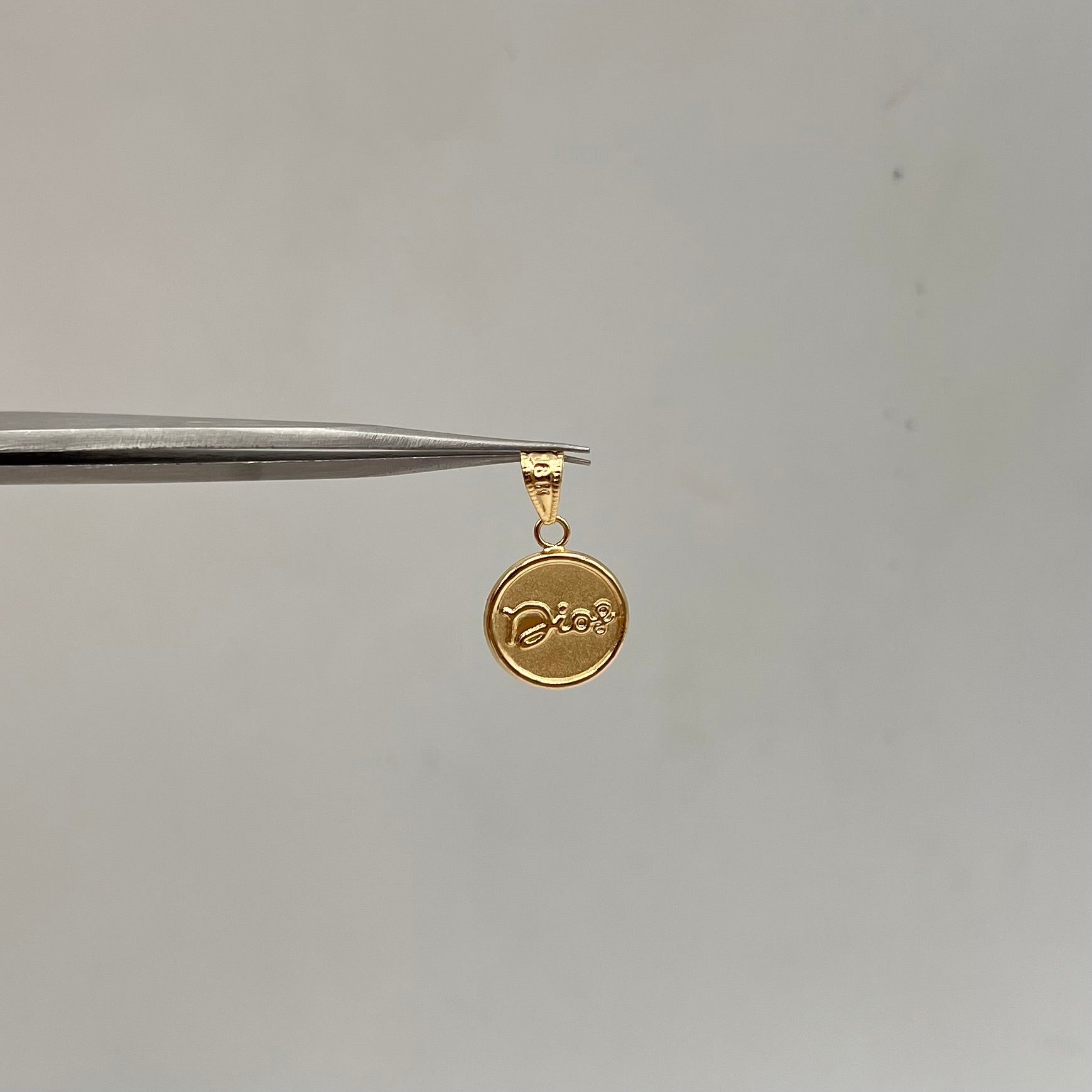 DIJE DIOS ORO AMARILLO 18K 0,86 GR / 12 MM / 1,5 CM