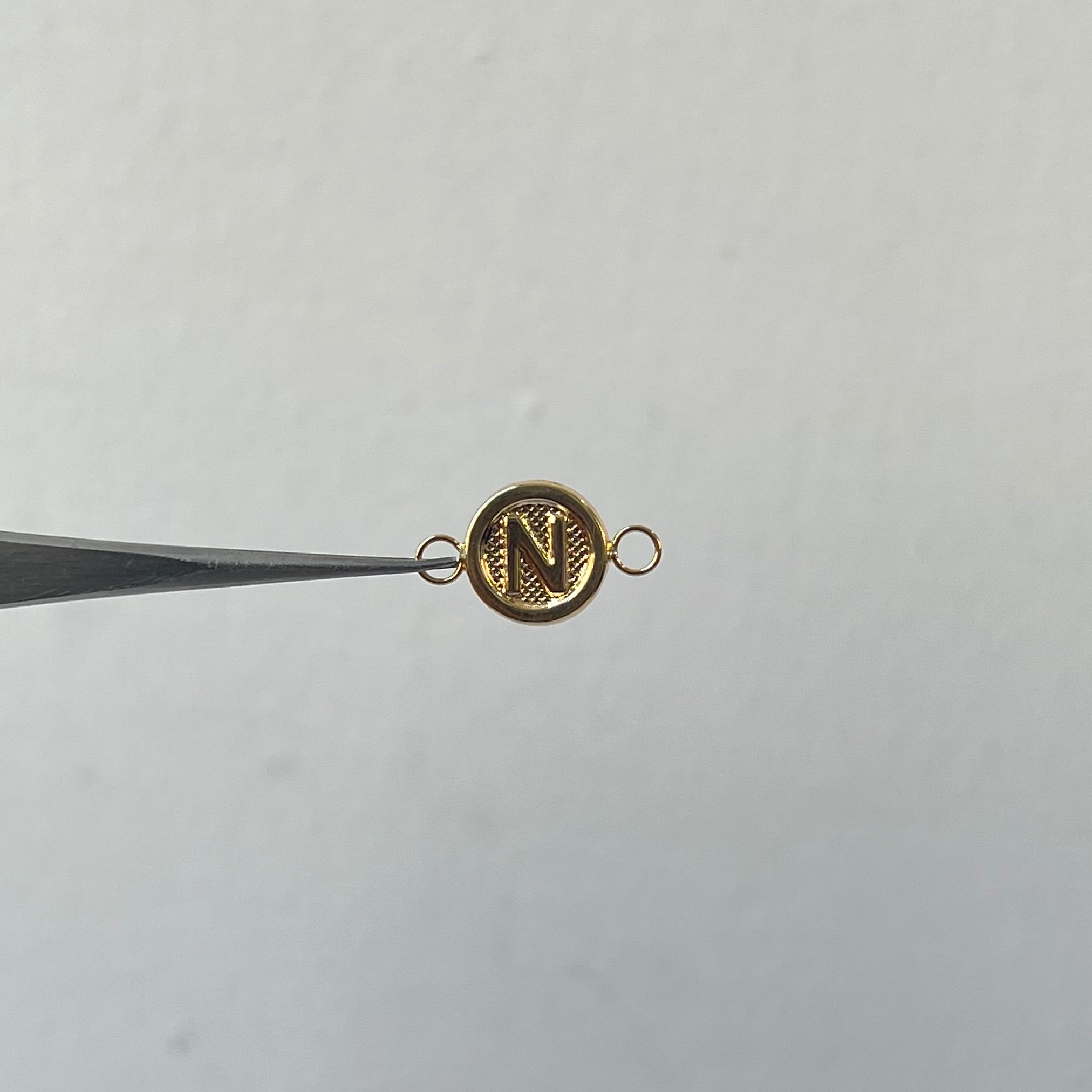 HERRAJE LETRA N ORO AMARILLO 18K 0,53 GR / 1,7 CM