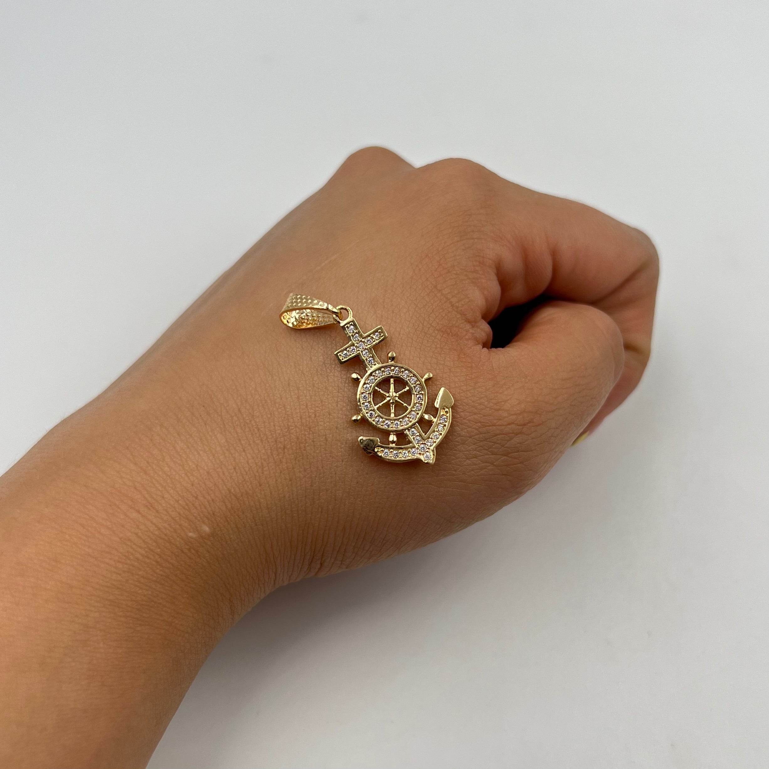 DIJE ANCLA CON CIRCONES  ORO AMARILLO 18K 3,16 GR / 16 MM / 2,8 CM