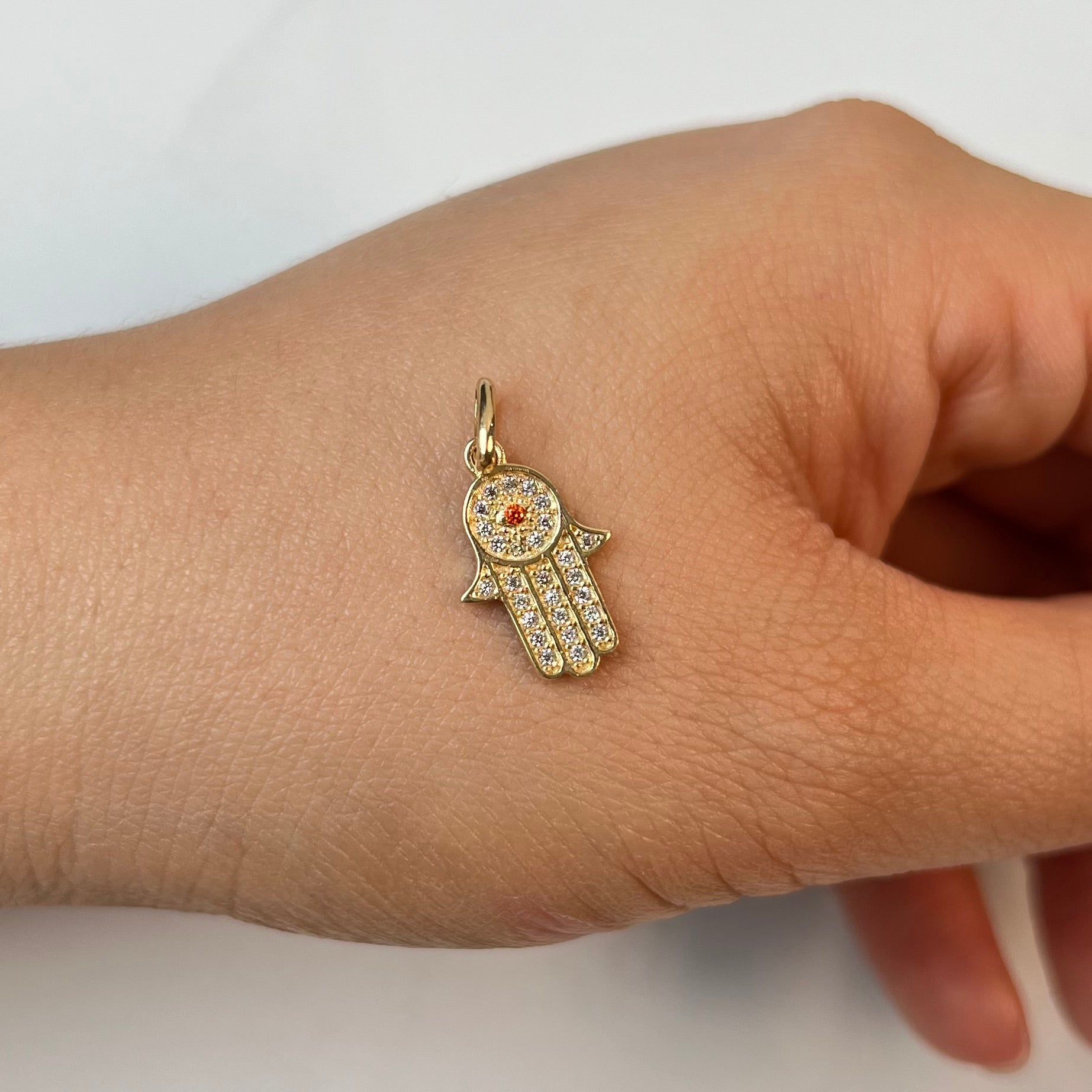 DIJE MANO CIRCONES ORO AMARILLO 18K +2 / 1,37 GR / 10 MM / 1,6 CM