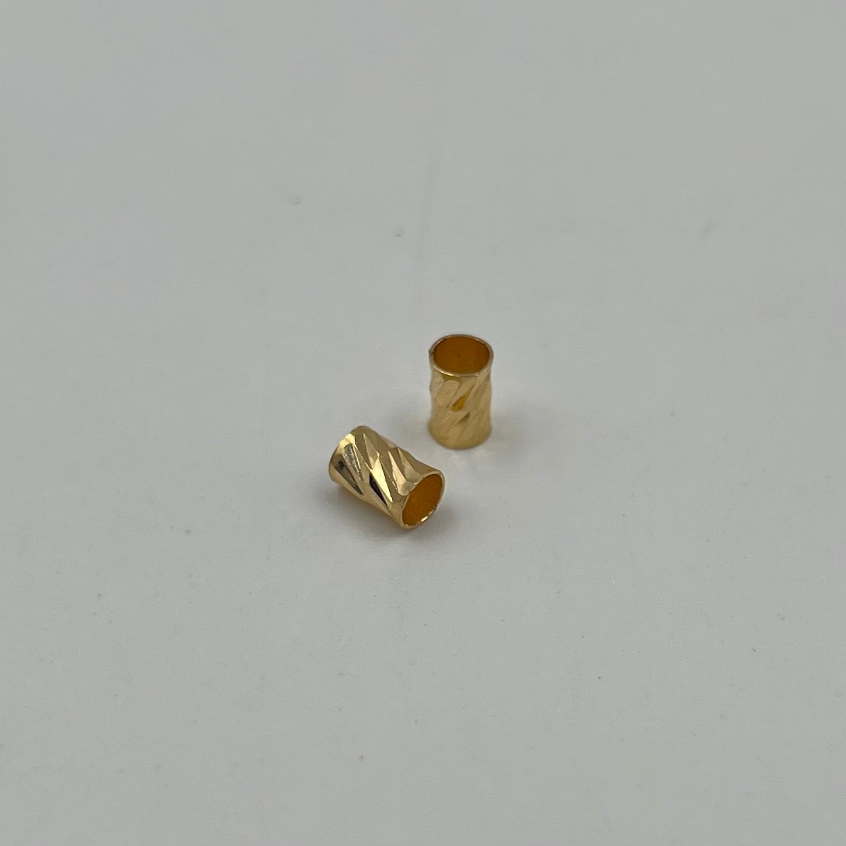 HERRAJE CILINDRO DIAMANTADO  ORO AMARILLO 18K 0,15 GR / 0,4 CM