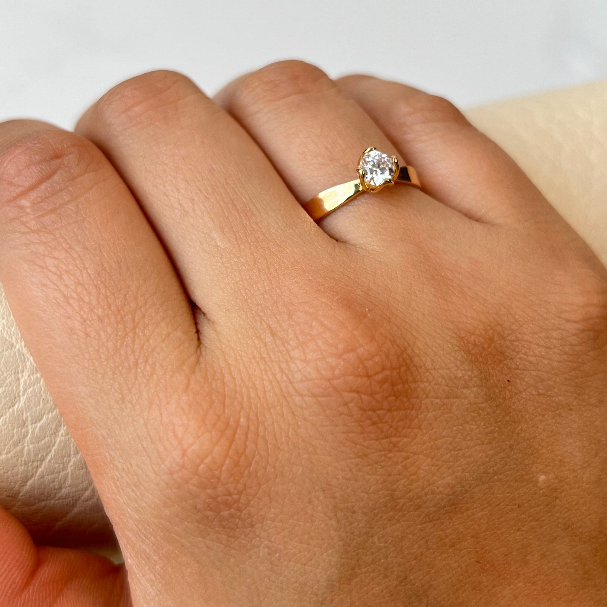 ANILLO SOLITARIO REDONDO  ORO AMARILLO 18K / TALLA 6/5 / +2 / 1,55GR / 2,8 MM