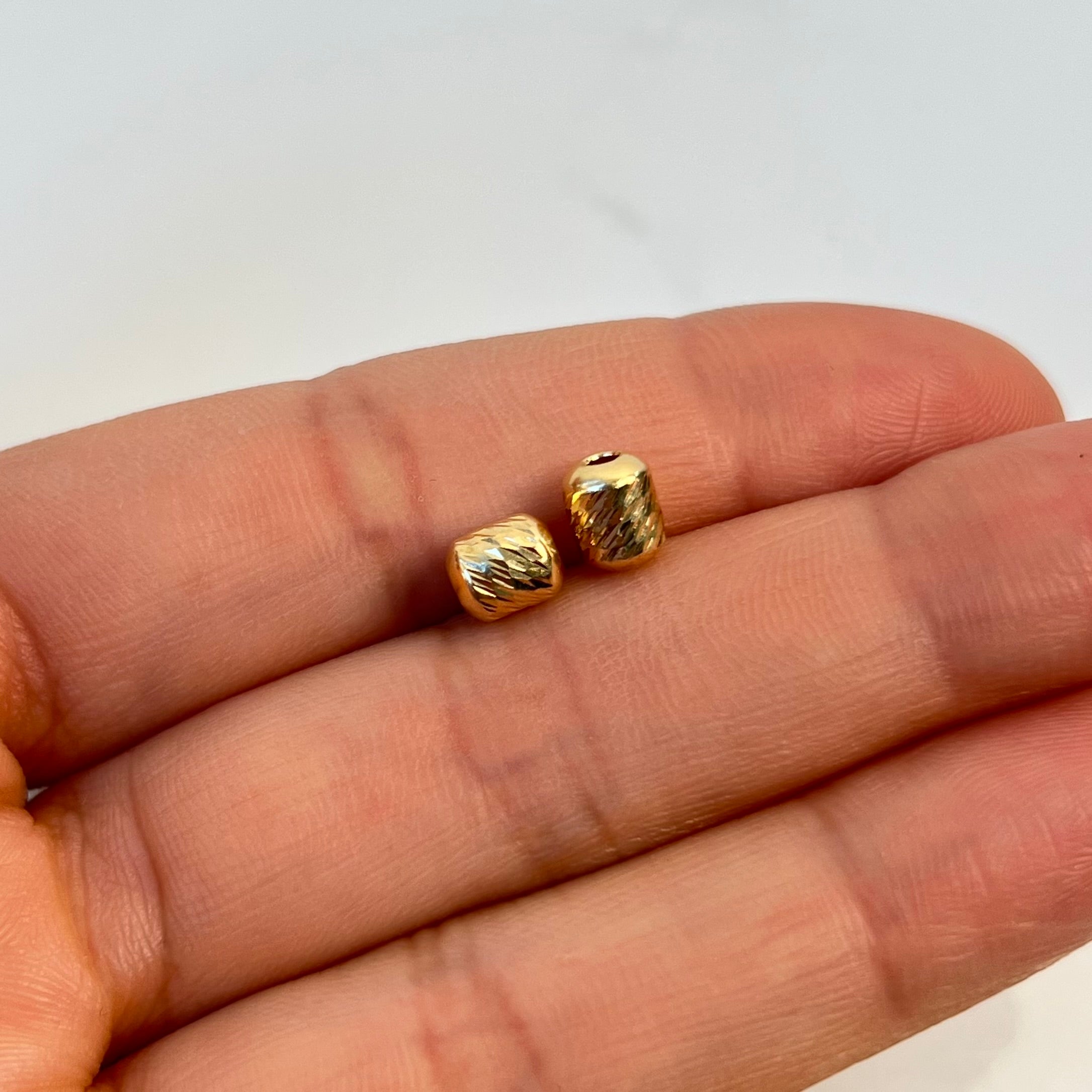 HERRAJE CILINDRO DIAMANTADO ORO AMARILLO 18K +1 / 0,22 GR / 0,6 CM