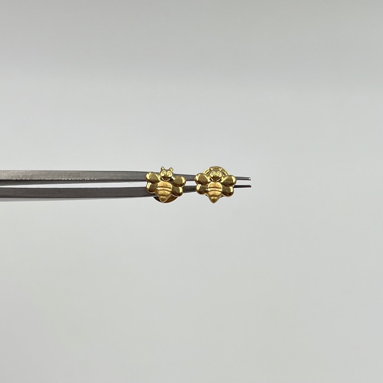TOPOS ABEJA ORO AMARILLO 18K 0,56 GR / 7 MM