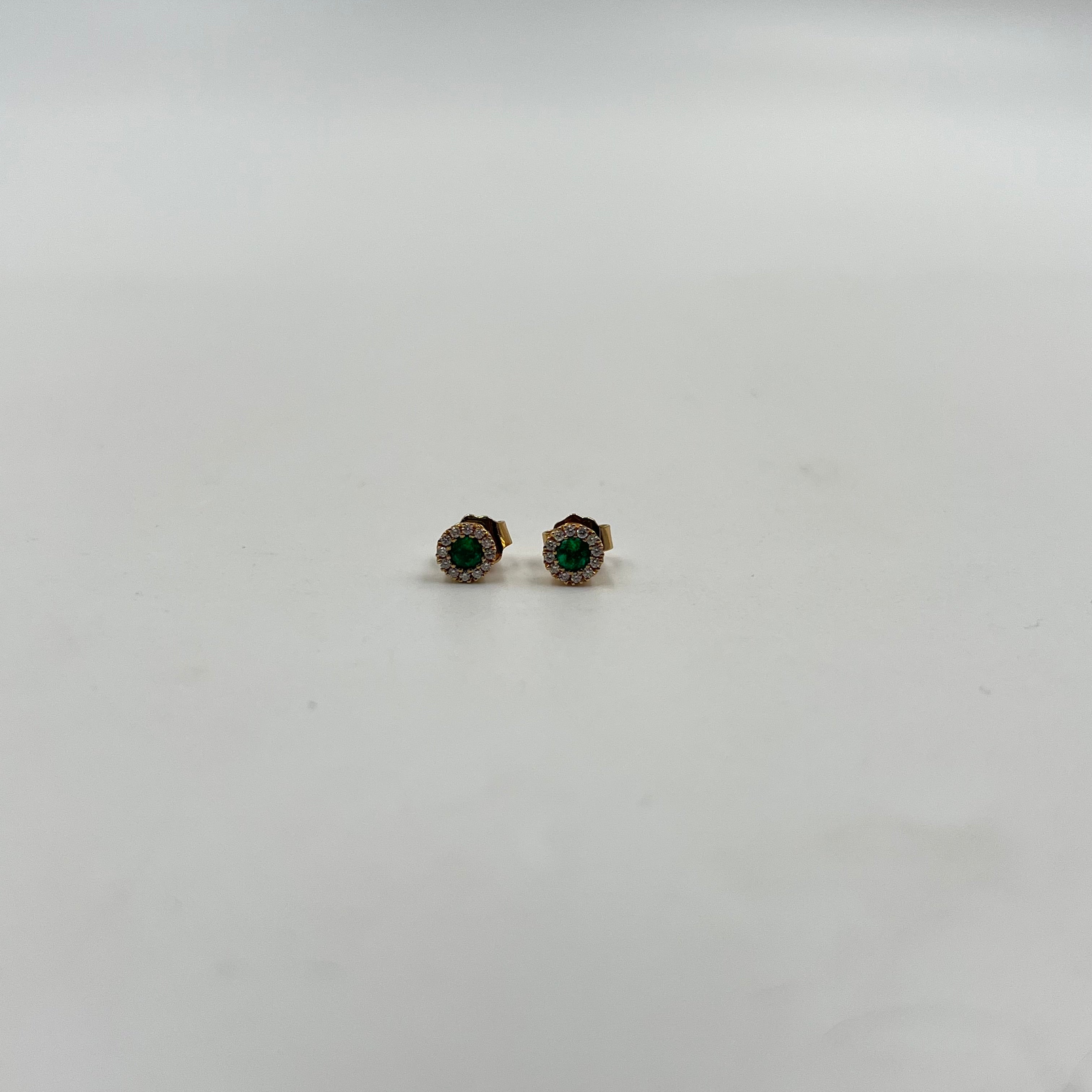 TOPOS HALO ESMERALDA Y DIAMANTES 1,0 CT ORO AMARILLO 18K / 1,75 GR / 5 MM (JOYA)