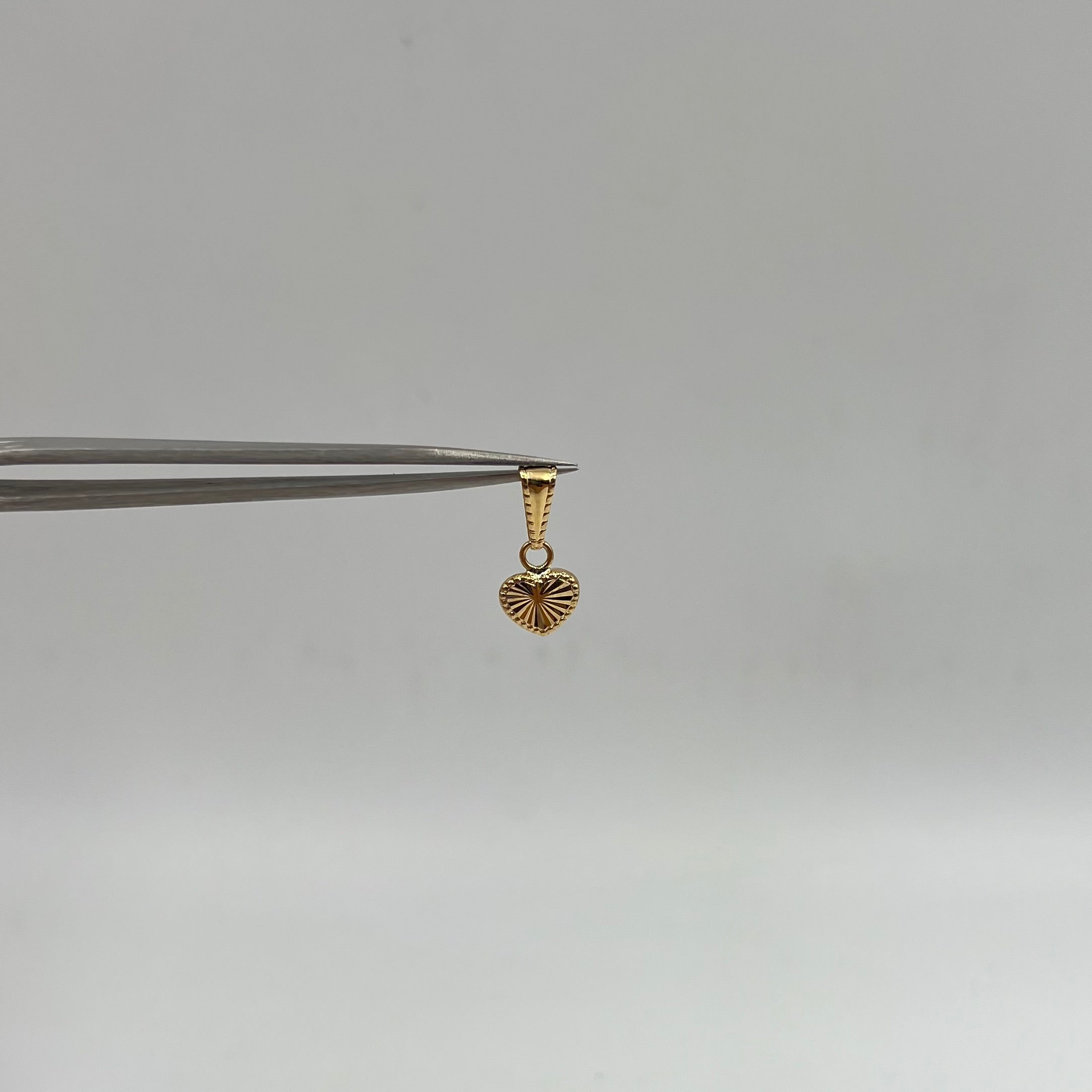 DIJE CORAZON DIAMANTADO  ORO AMARILLO 18K 0,46 GR / 8 MM / 0,9 CM