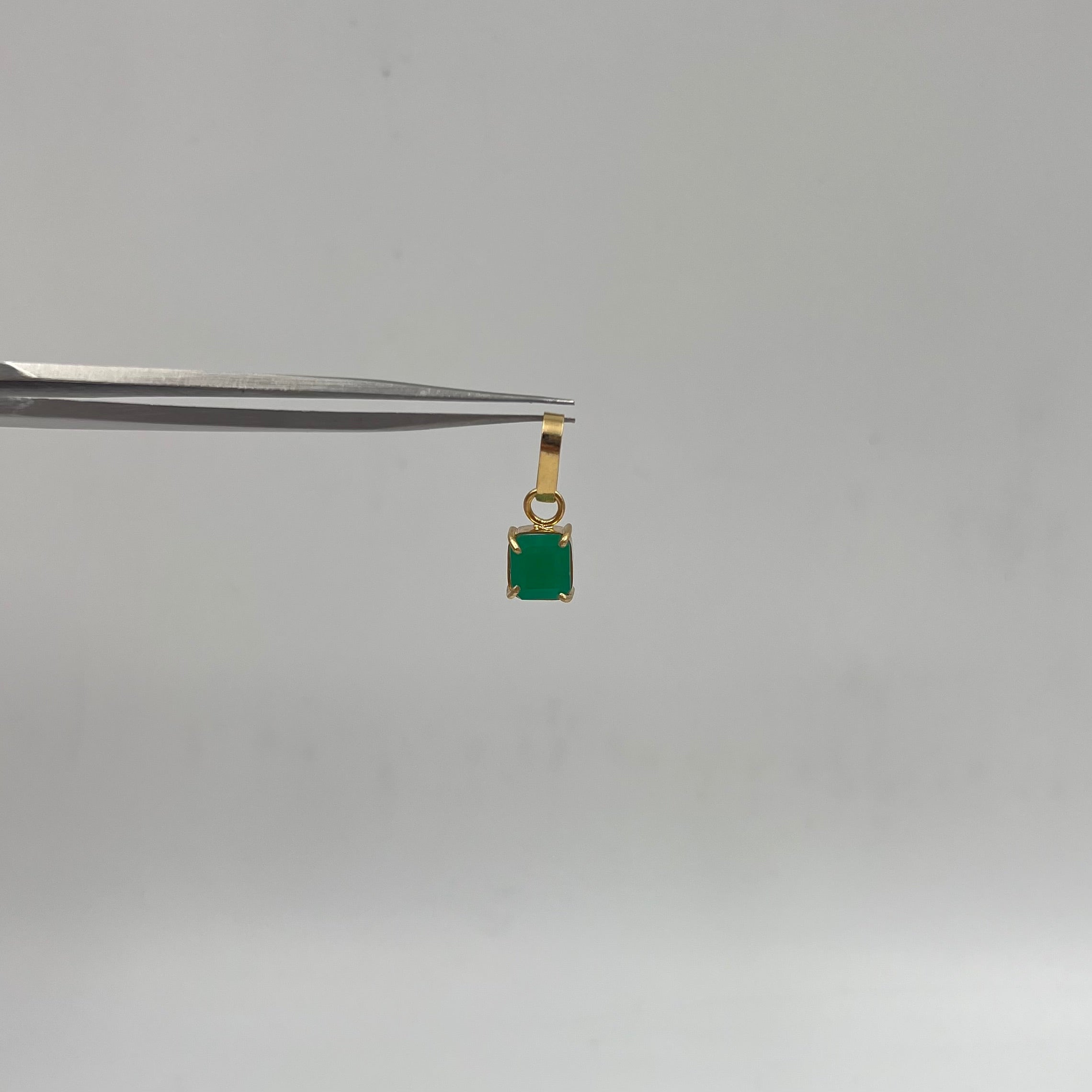 DIJE CUADRADO ESMERALDA  ORO AMARILLO 18K / 0,93 GR / 7 MM / 1 CM (JOYA)