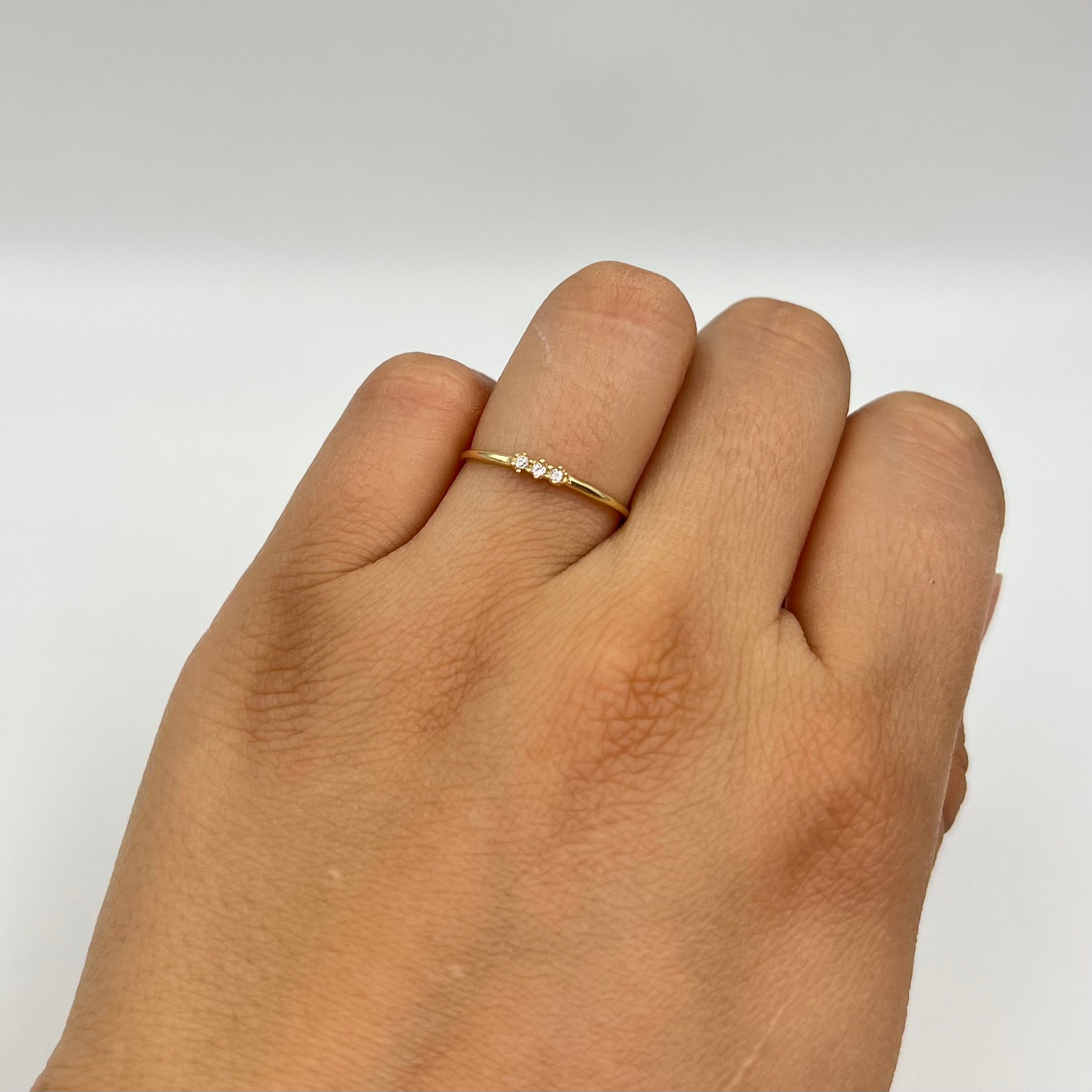 ANILLO CIRCON BLANCO TRIO ORO AMARILLO 18K / TALLA 5/3/4 / 0,60 GR / 1,3 MM