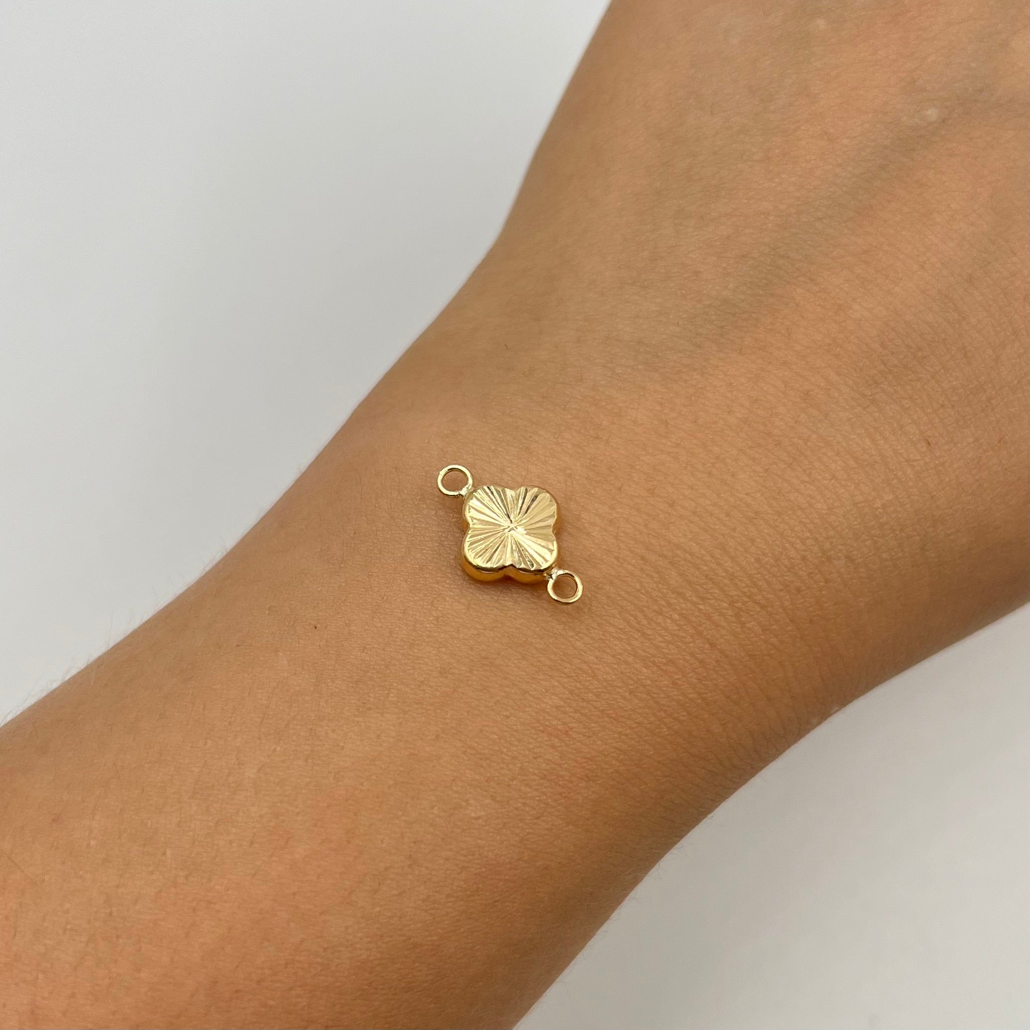 HERRAJE TREBOL DIAMANTADO  ORO AMARILLO 18K 0,52 GR / 1,6 CM