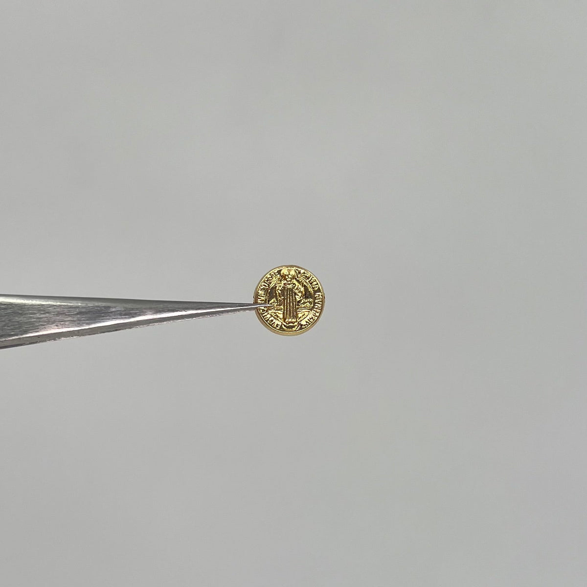 HERRAJE SAN BENITO ORO AMARILLO 18K 0,27 GR / 0,8 CM