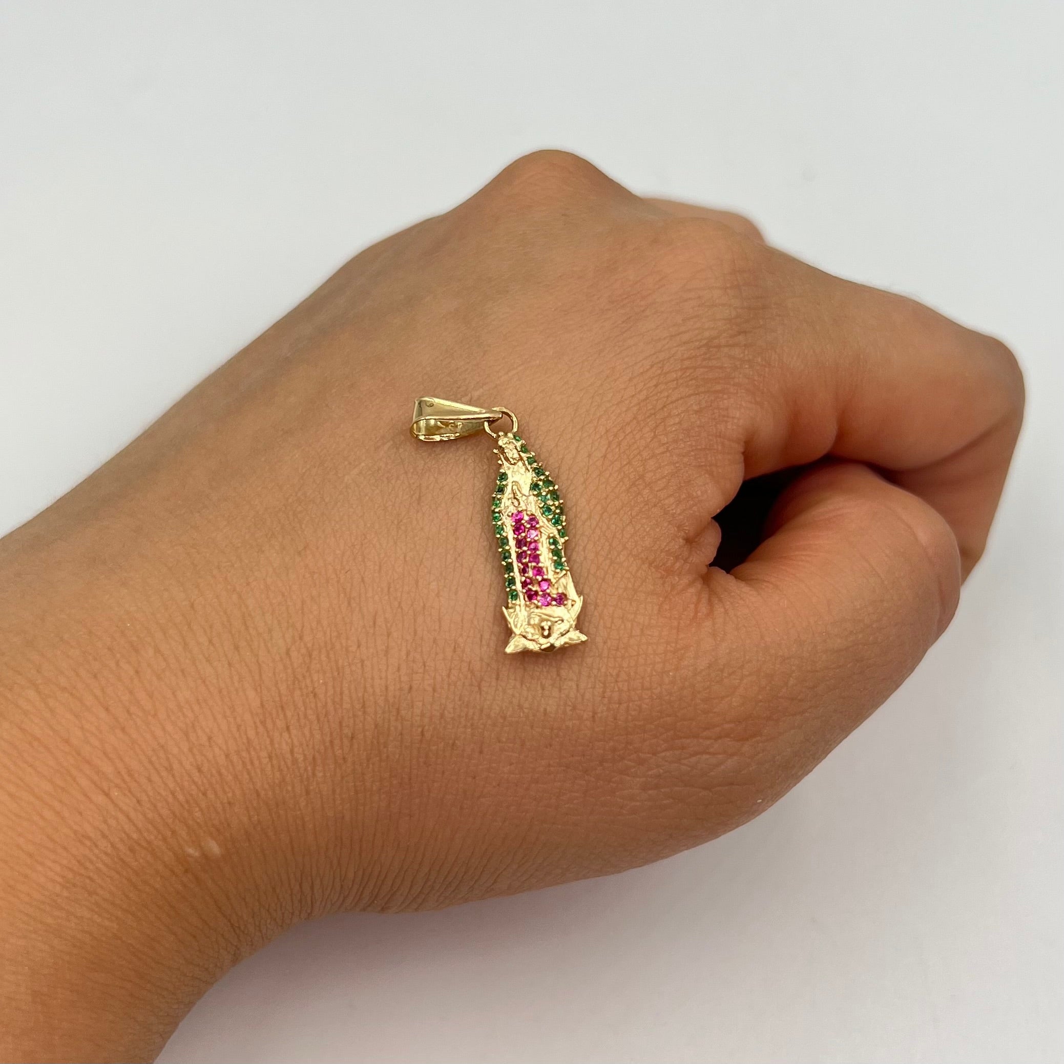 DIJE VIRGEN DE GUADALUPE CIRCON FUCSIA Y VERDE ORO AMARILLO 18K 1,83 GR / 7 MM / 2,3 CM