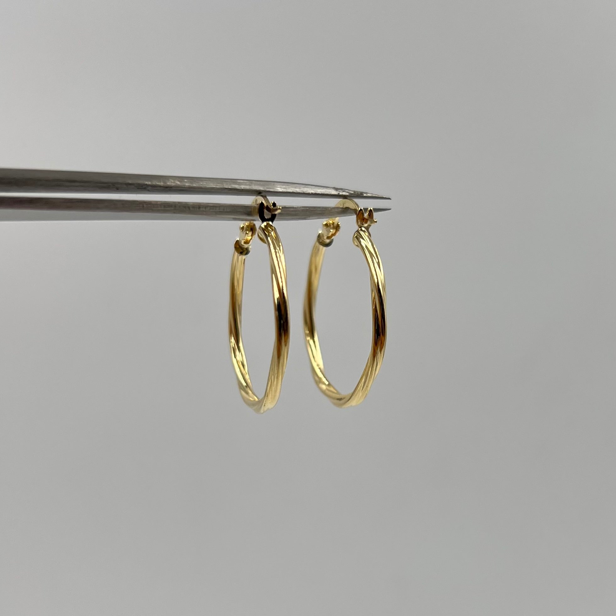 CANDONGA ENTORCHADA ORO AMARILLO 18K 1,37 GR / 2,6 CM